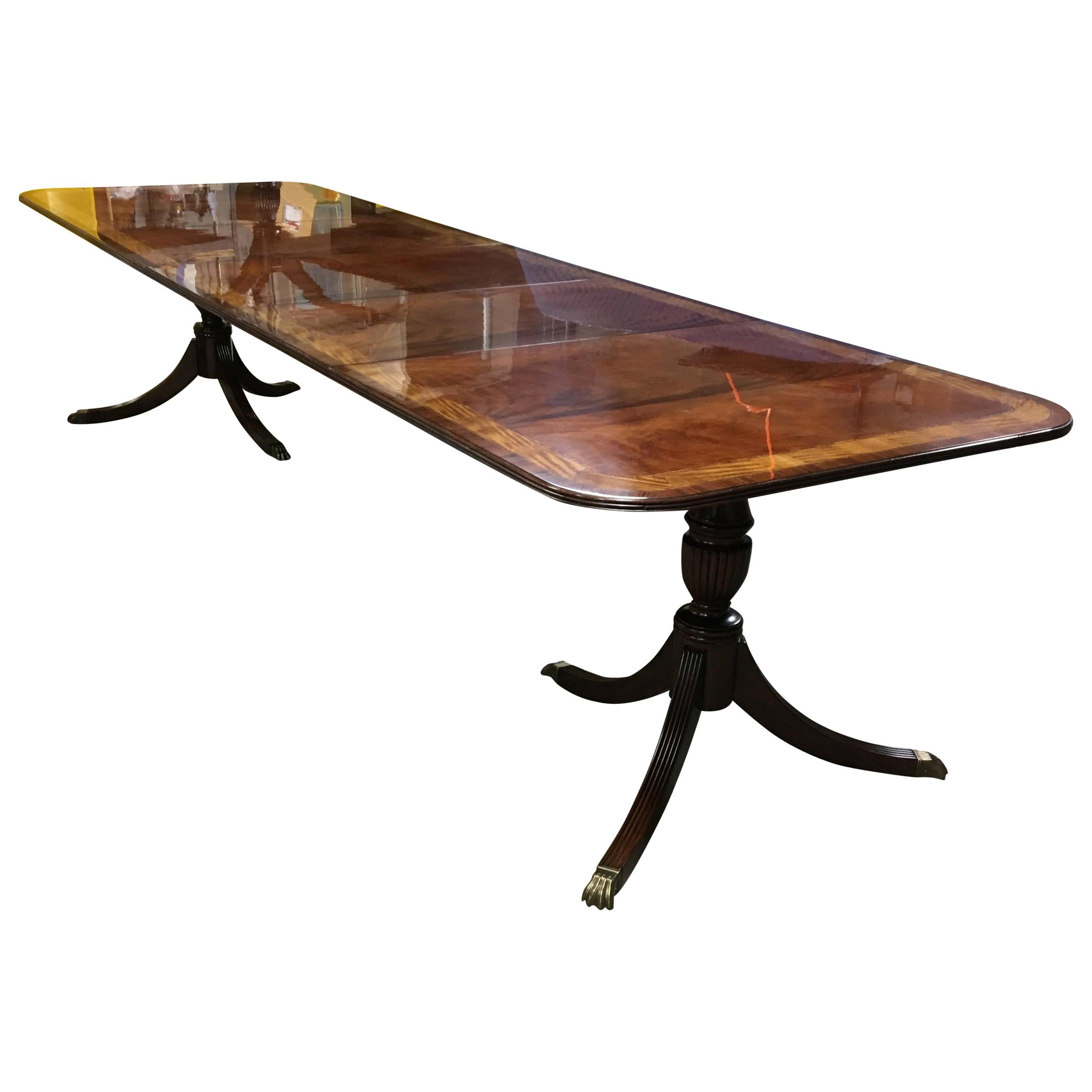 Table à manger géorgienne longue et étroite en acajou par Leighton Hall en vente