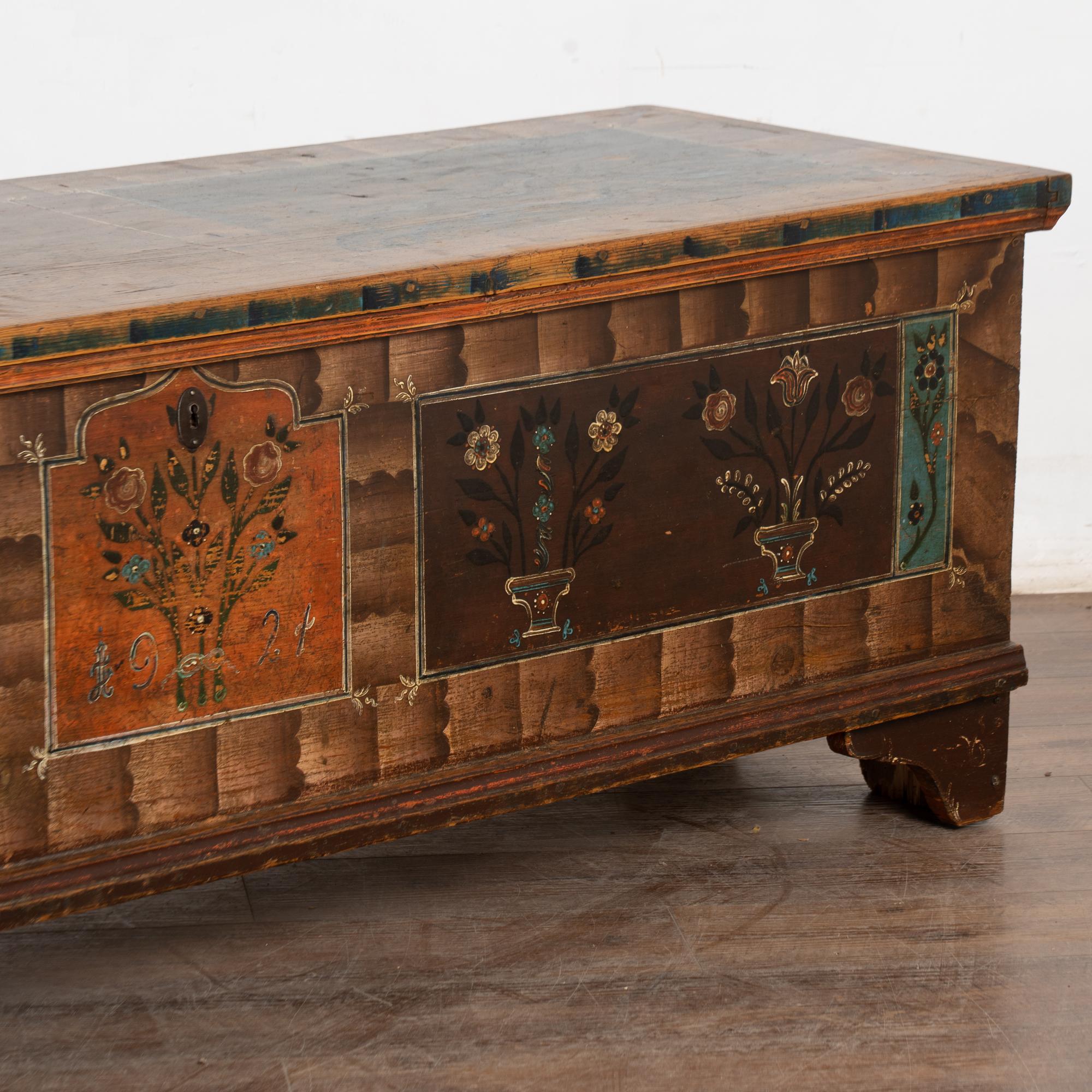 Long Narrow Original Painted Trunk Bench with Storage dated 1921 For Sale 8