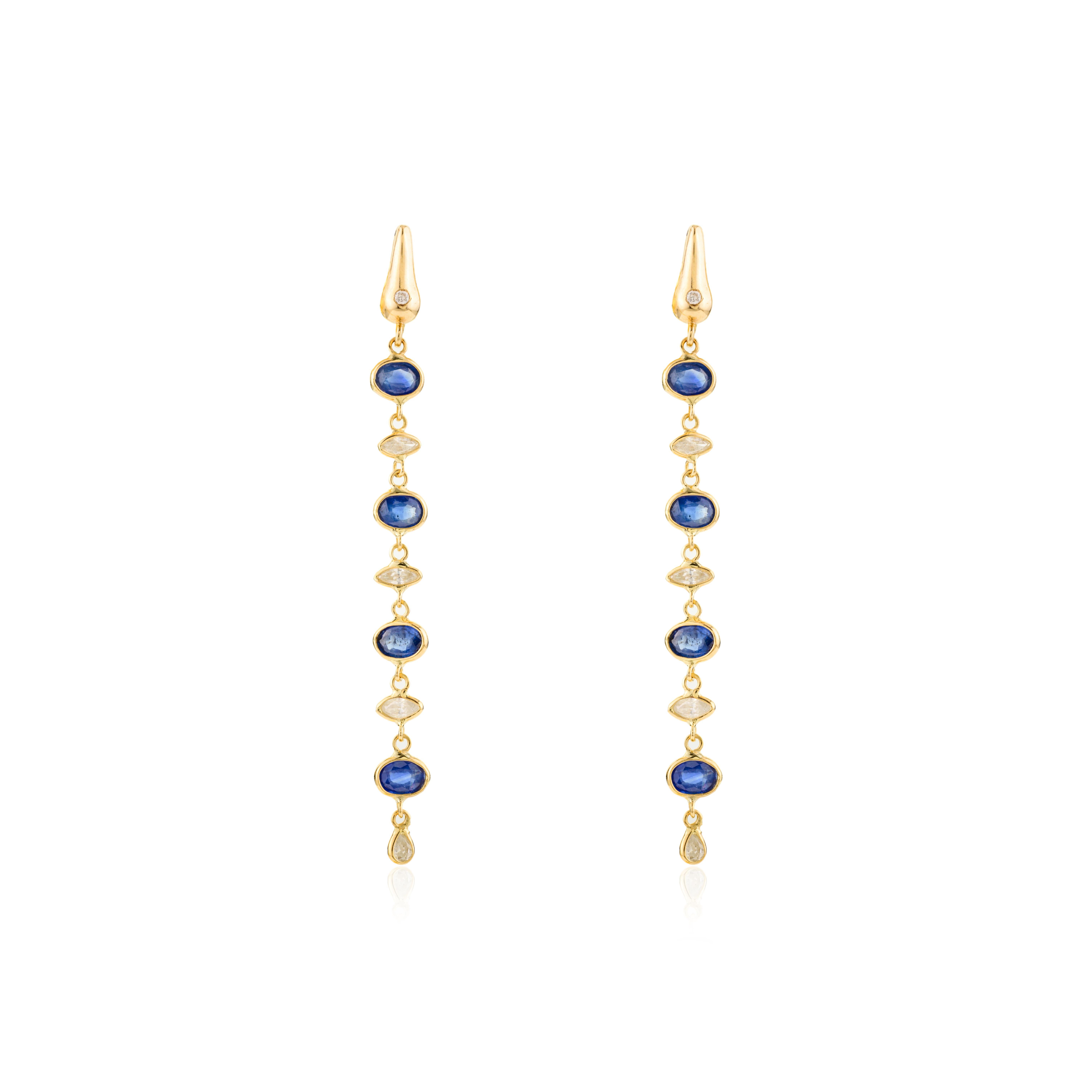 Taille ovale Longues boucles d'oreilles pendantes en or jaune massif 18K serties de saphirs naturels et de diamants en vente