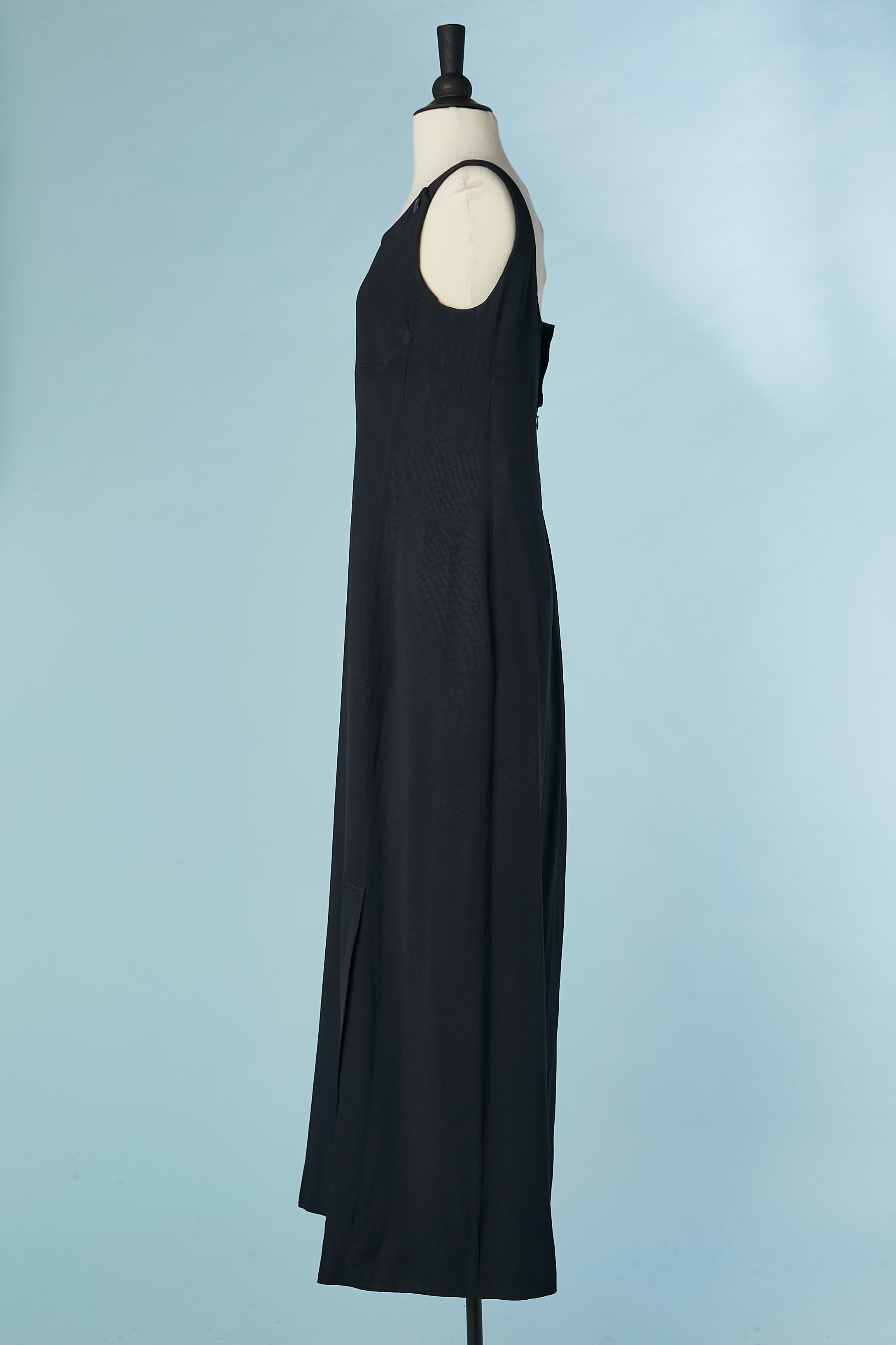 Long navy blue dress with branded button Chanel Boutique In Good Condition For Sale In Saint-Ouen-Sur-Seine, FR