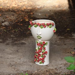 Vase à long col avec fleurs de bougainvilliers gaufrées