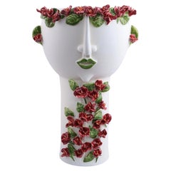 Vase à long col avec fleurs de bougainvilliers gaufrées