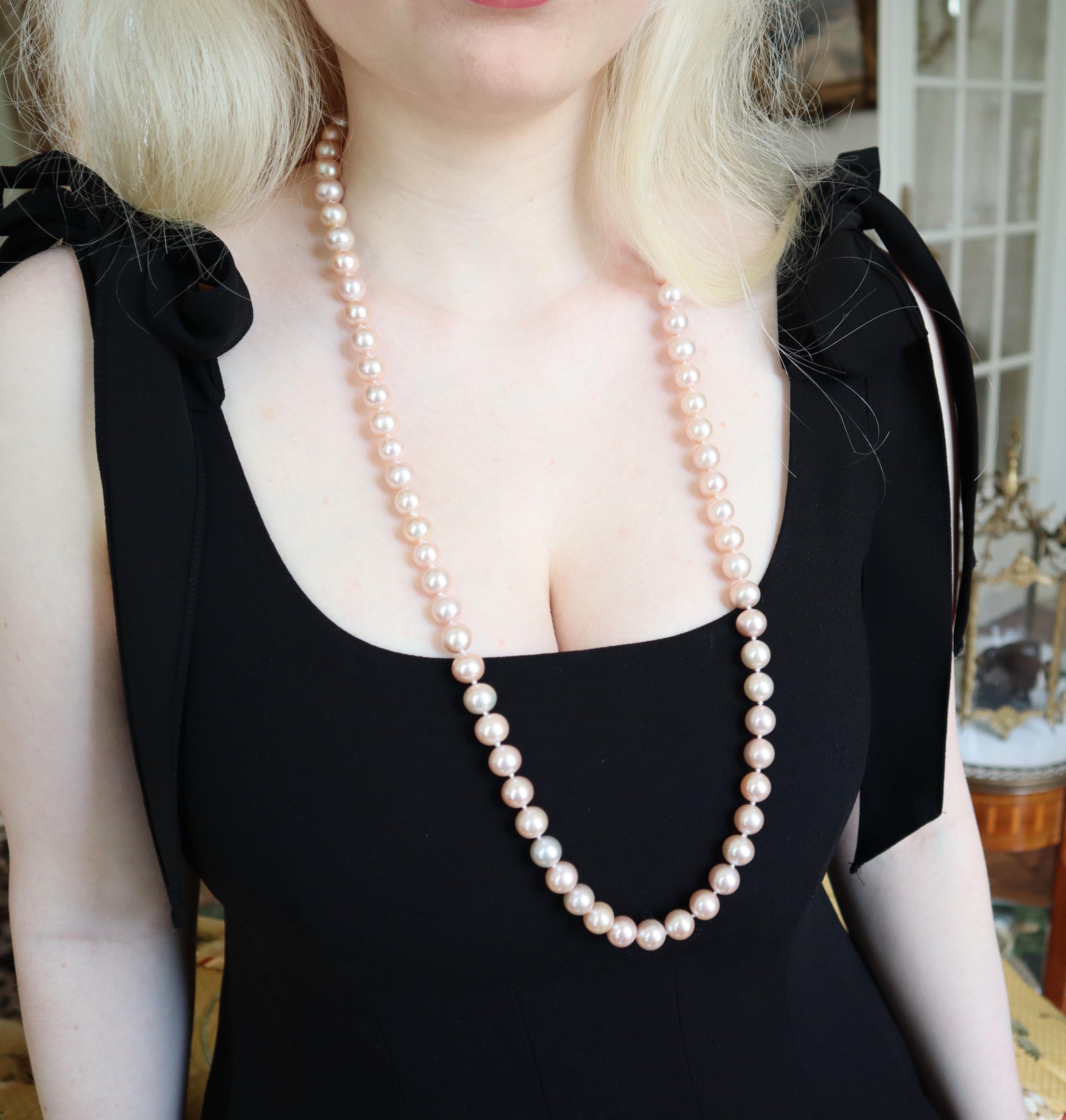 Women's or Men's Long Necklace of Pink Cultured Pearls 10.5 to 11mm 84 cm For Sale