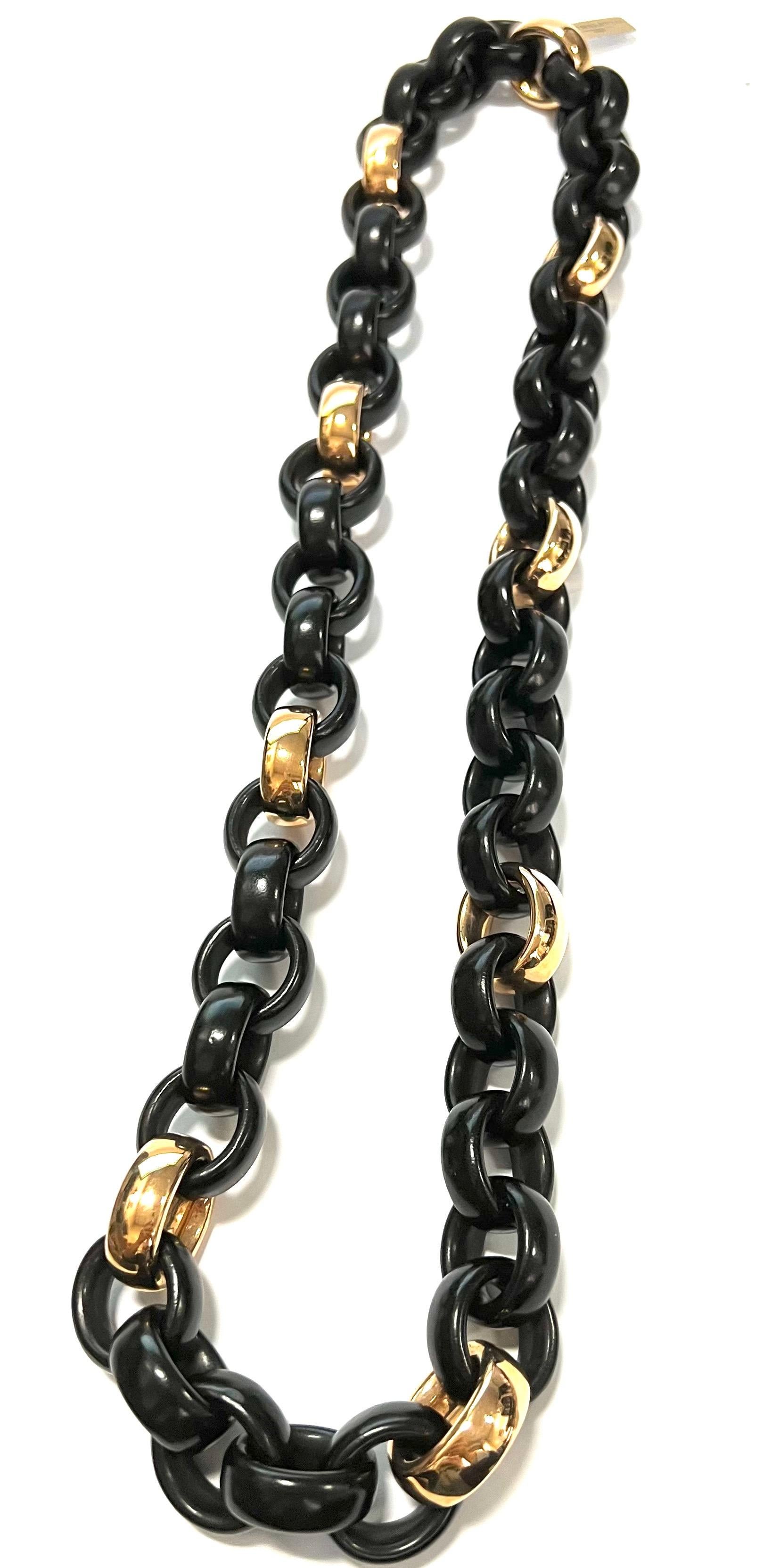 Long Necklace With 18k Rose Gold and Ebony Round Links
This necklace is cm.84 long and it has a hidden opening.
Total weight gr. 190.7
Gold weight gr. 67.1
Stamp ITALY, 10 MI, 750
