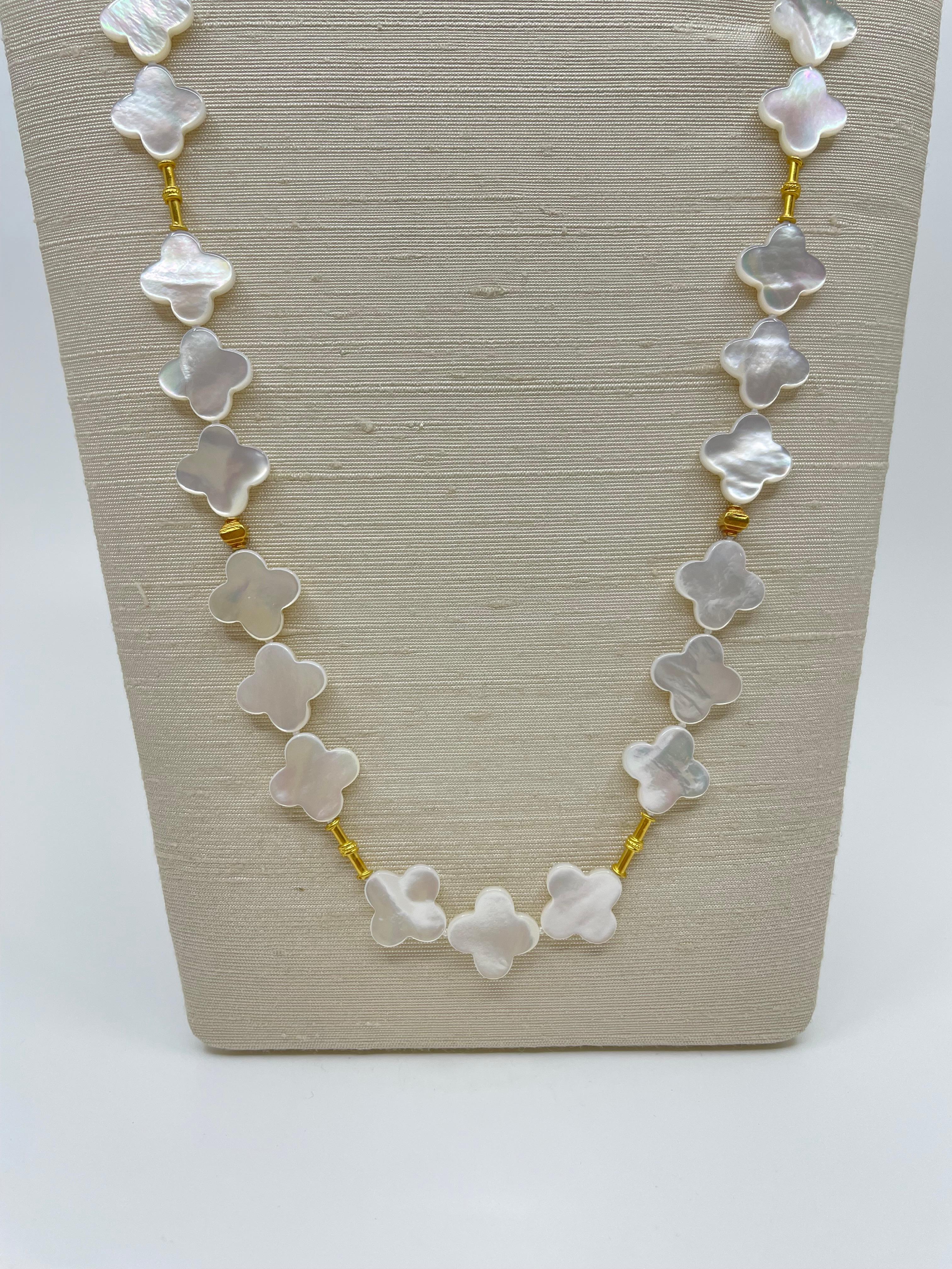 Long Necklace with Mother-of-Pearl & 18K Solid Gold Beads In New Condition For Sale In Central, HK