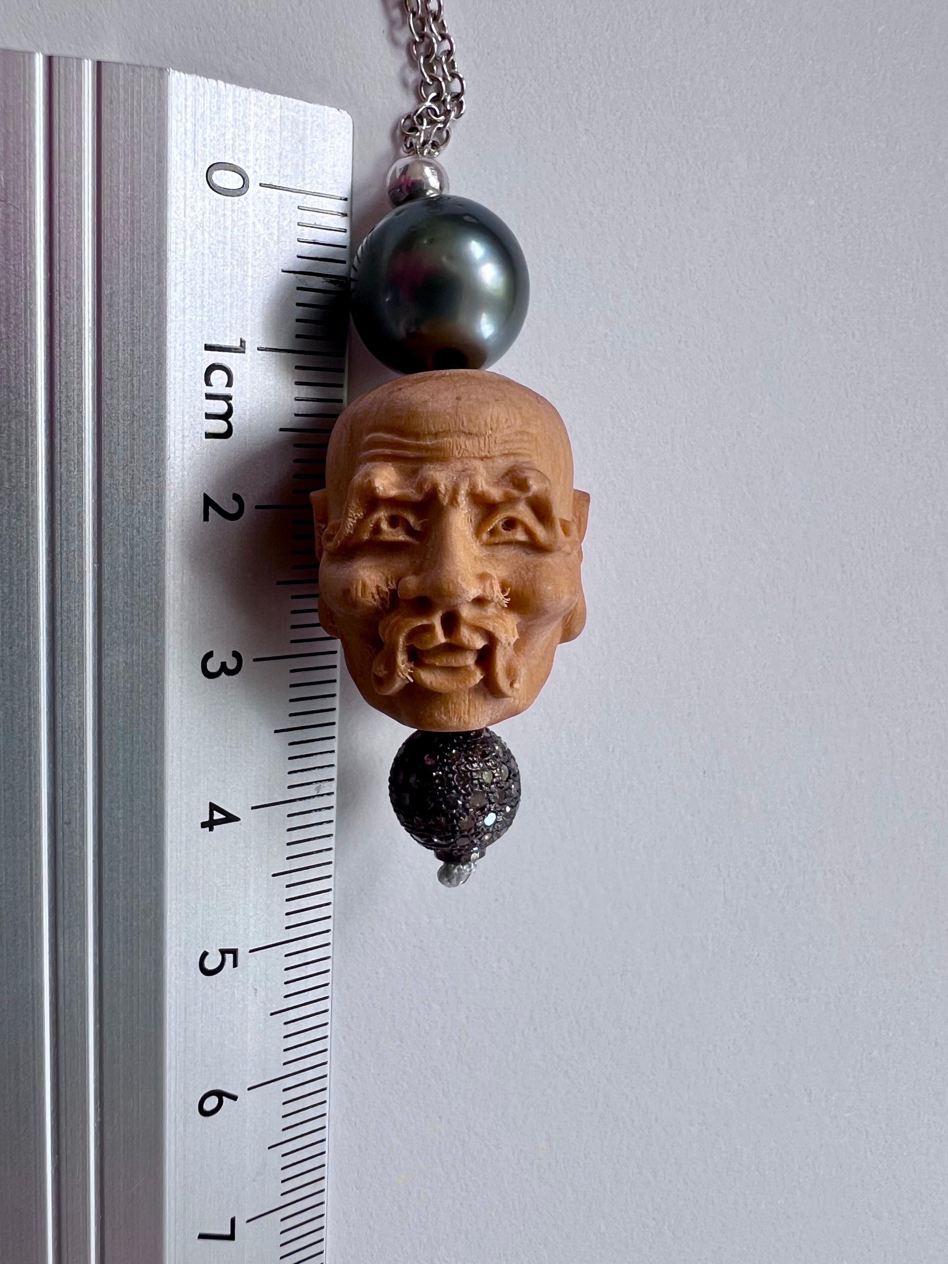 da uomo o donna Collana lunga con perla di Tahiti, faccia di Buddha e pavé di diamanti in vendita