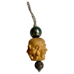 Collar Largo con Perla de Tahití, Cara de Buda y Bola Pavé de Diamantes