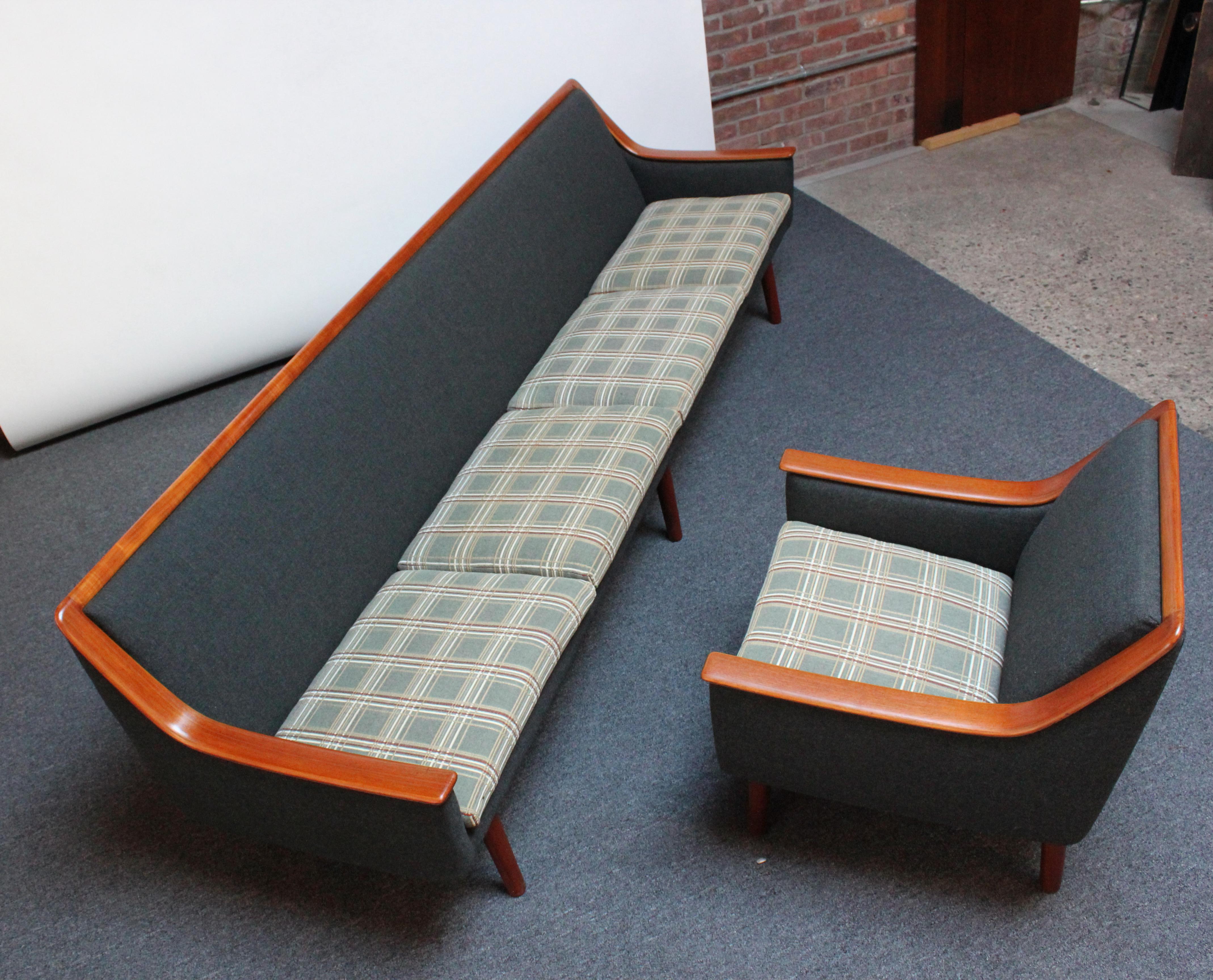 Long Norwegian Modern Exposed Teak Sofa with Original Upholstery For Sale 5