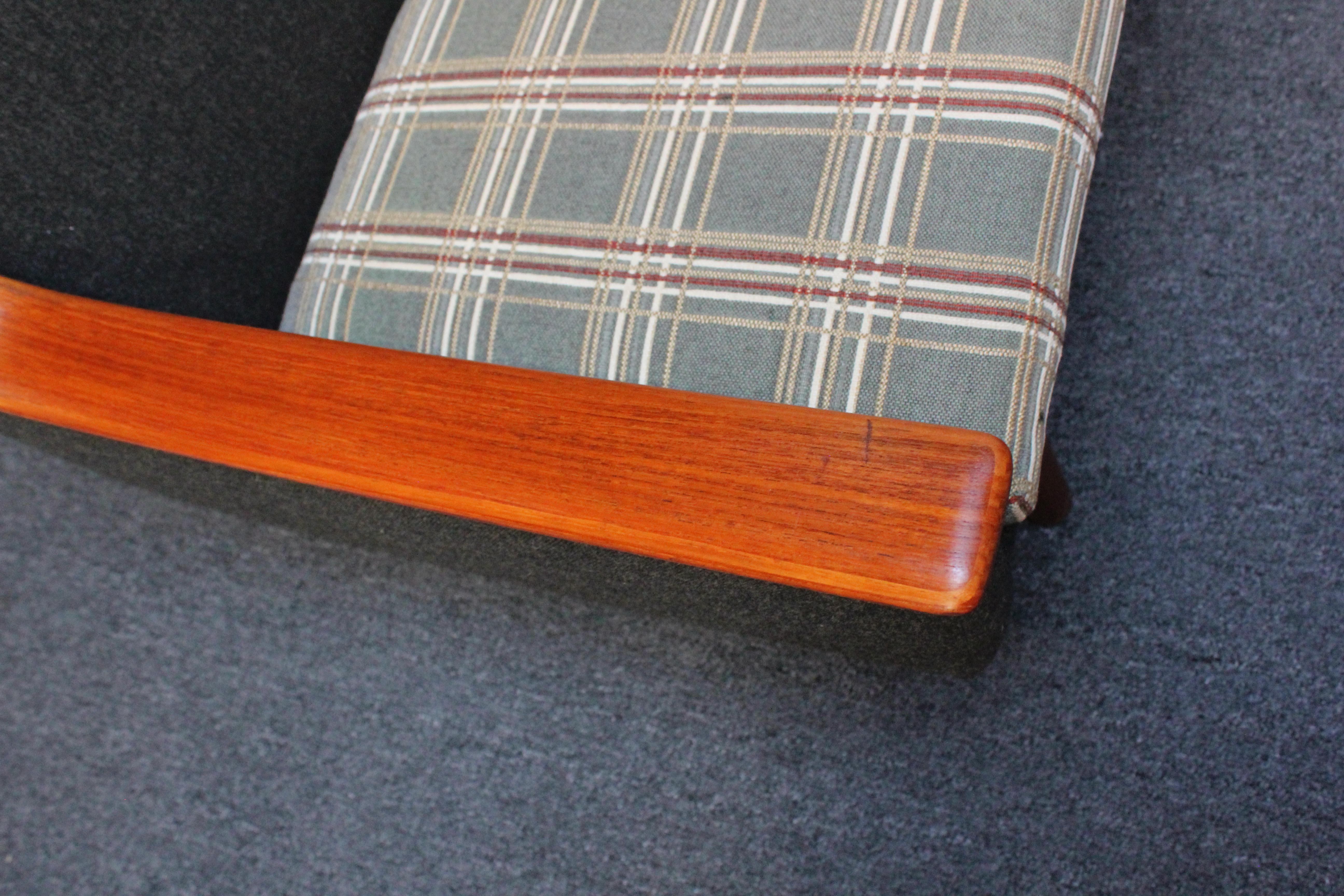 Long Norwegian Modern Exposed Teak Sofa with Original Upholstery For Sale 13