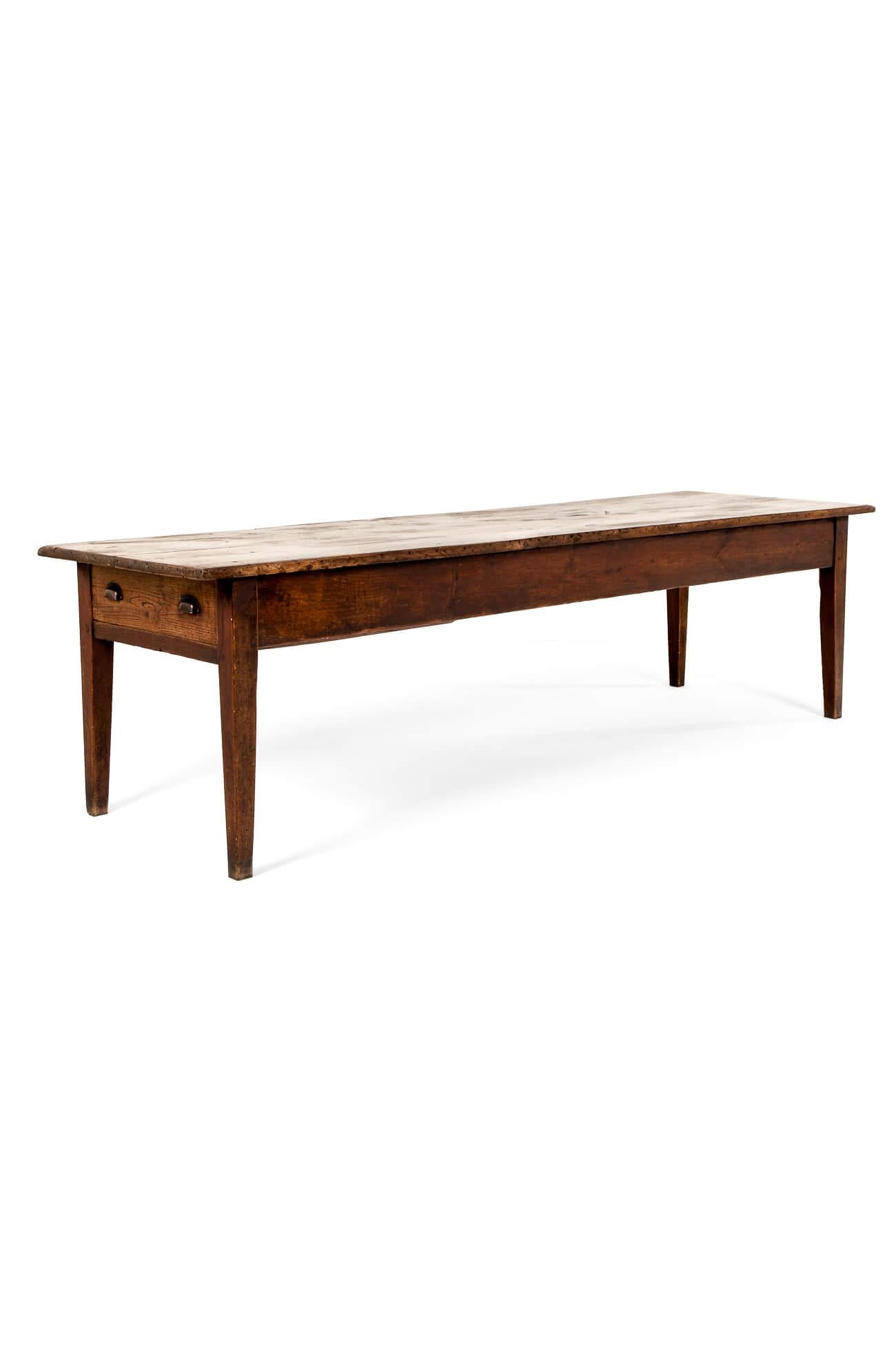 Table de ferme française longue en chêne Bon état - En vente à Faversham, GB