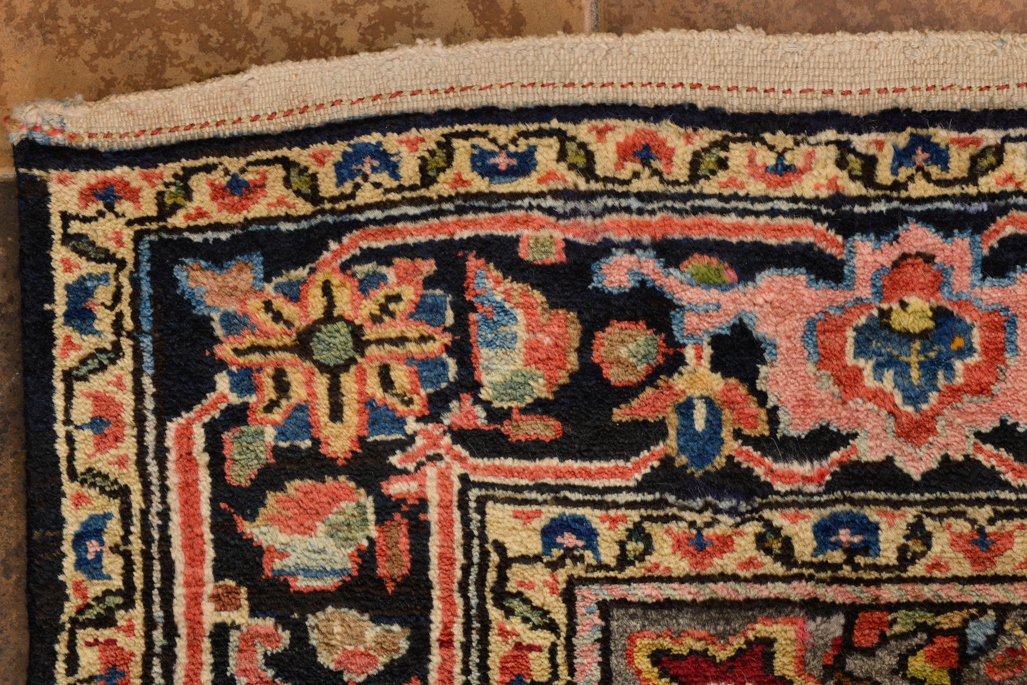 Langer alter armenischer Teppich im Angebot 3
