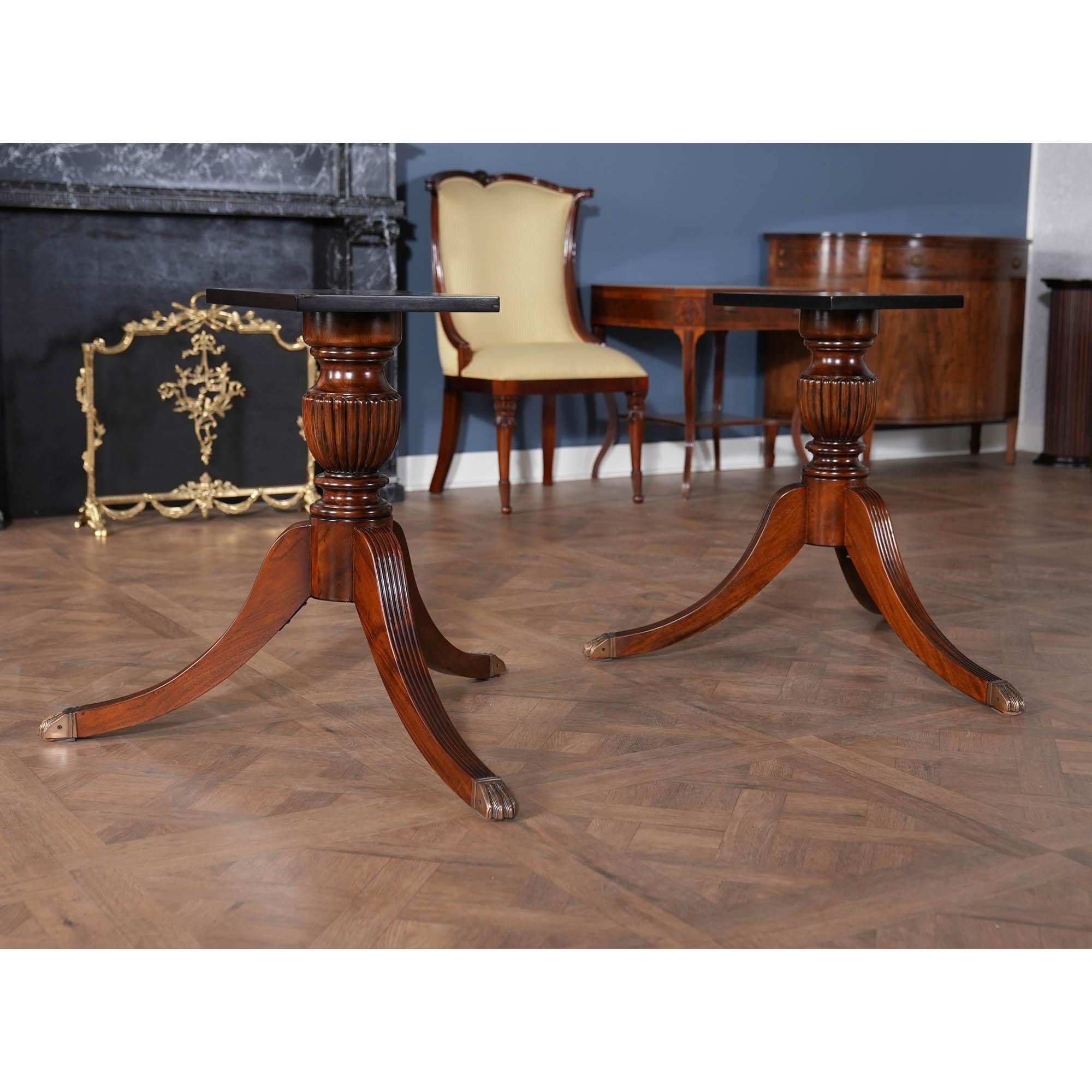 Chippendale Table de salle à manger ovale en acajou en vente