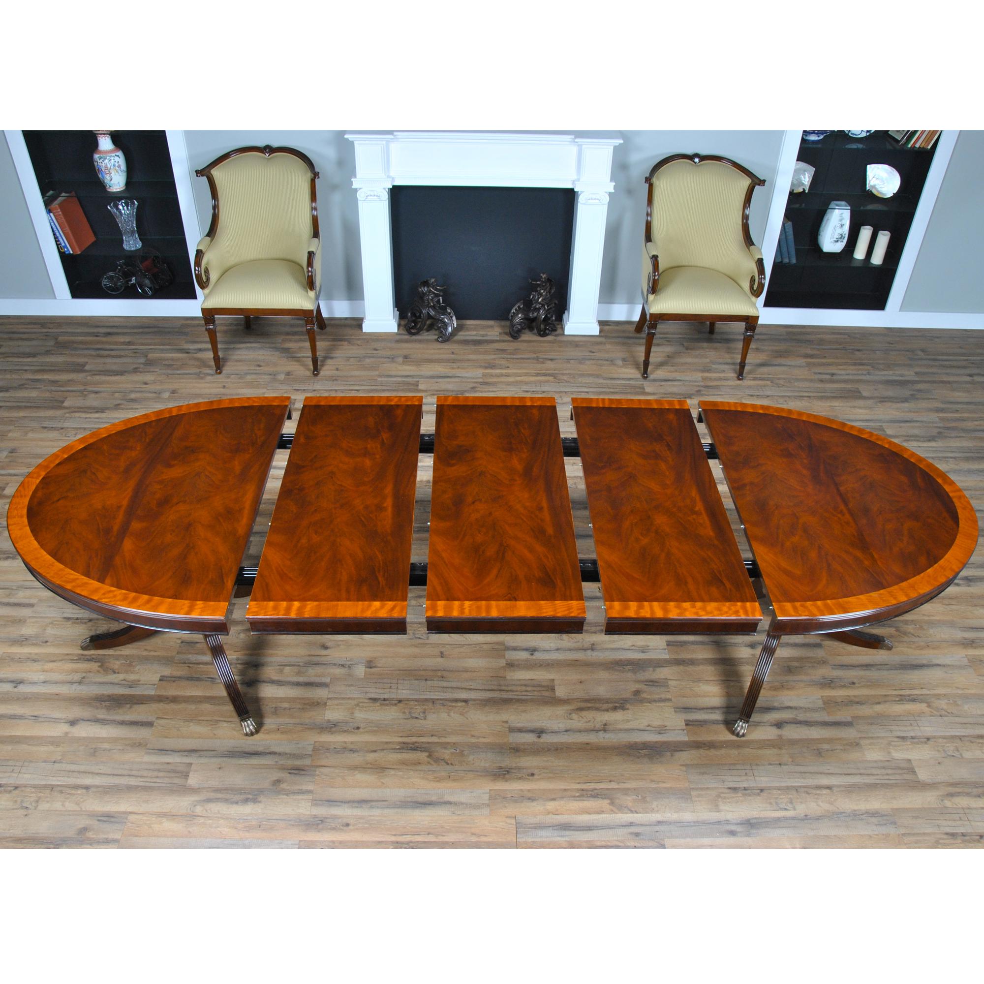 Long Oval Mahogany Dining Table  For Sale 1