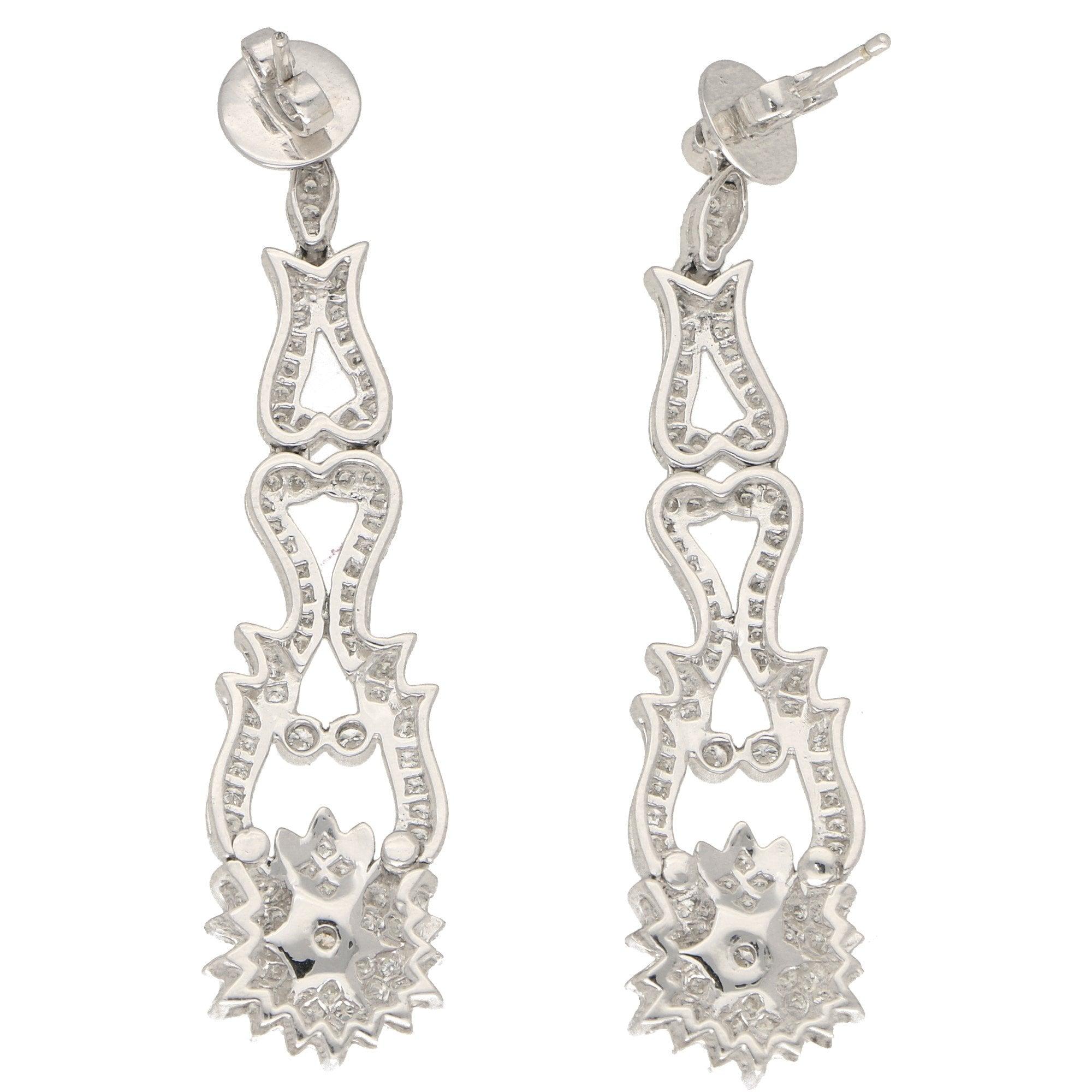 Long Pair of Diamond Pendant Earrings 2.85ct In Excellent Condition For Sale In London, GB