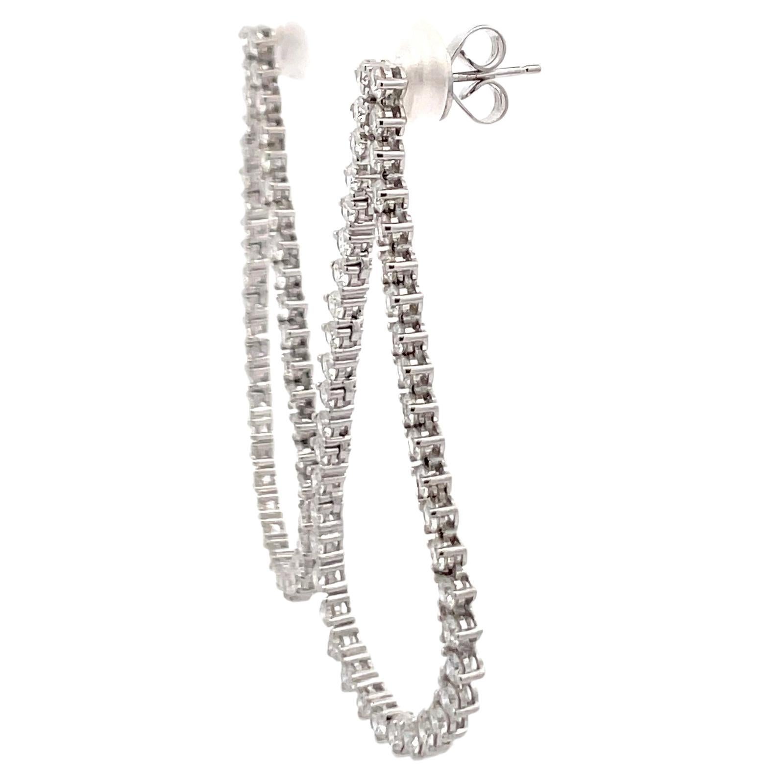 18 Karat white gold long drop earrings featuring 88 round brilliants weighing 4.19 carats.
Color G
Clarity SI