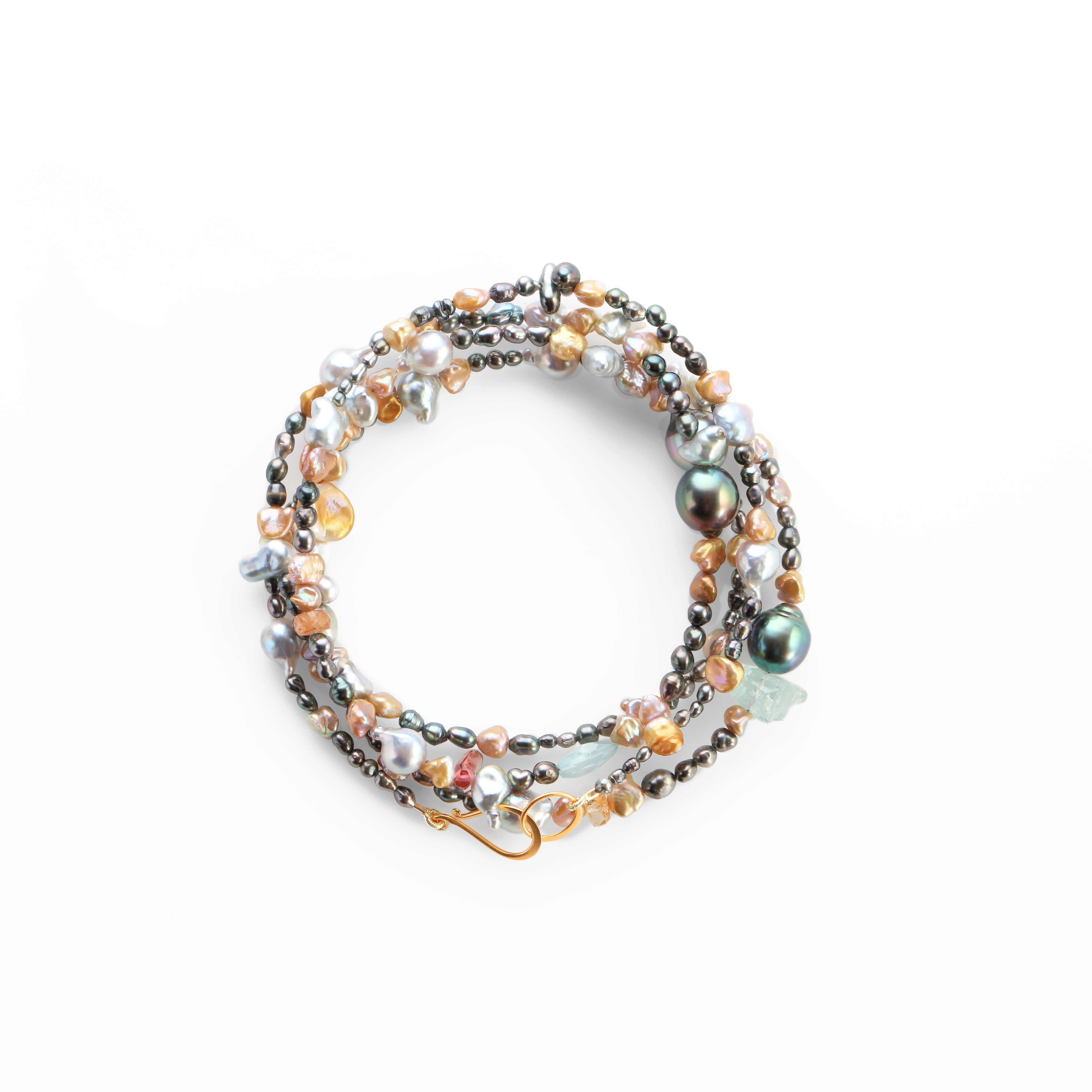 Lange Perlenkette mit Edelsteinen (Kunsthandwerker*in) im Angebot