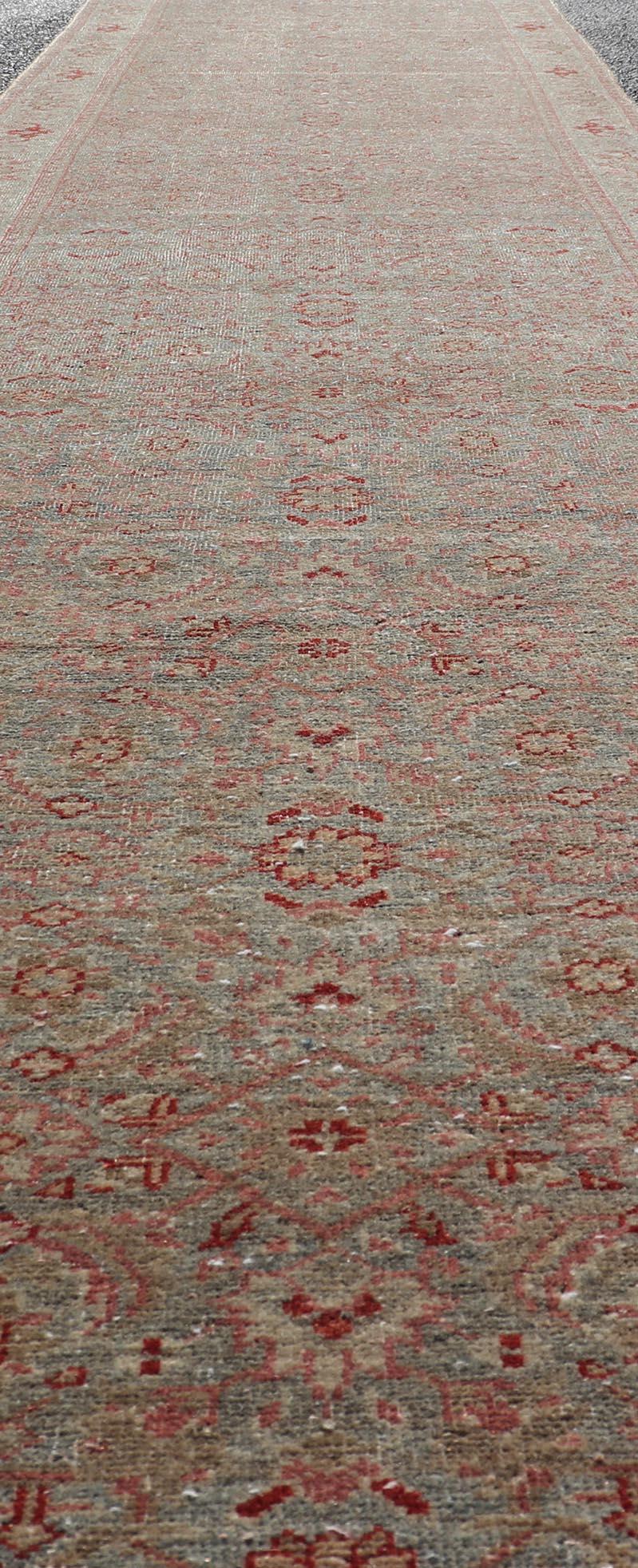 Long tapis de couloir persan Tabriz de Keivan Woven Arts  2' 7 x 20' 6 en vente 6