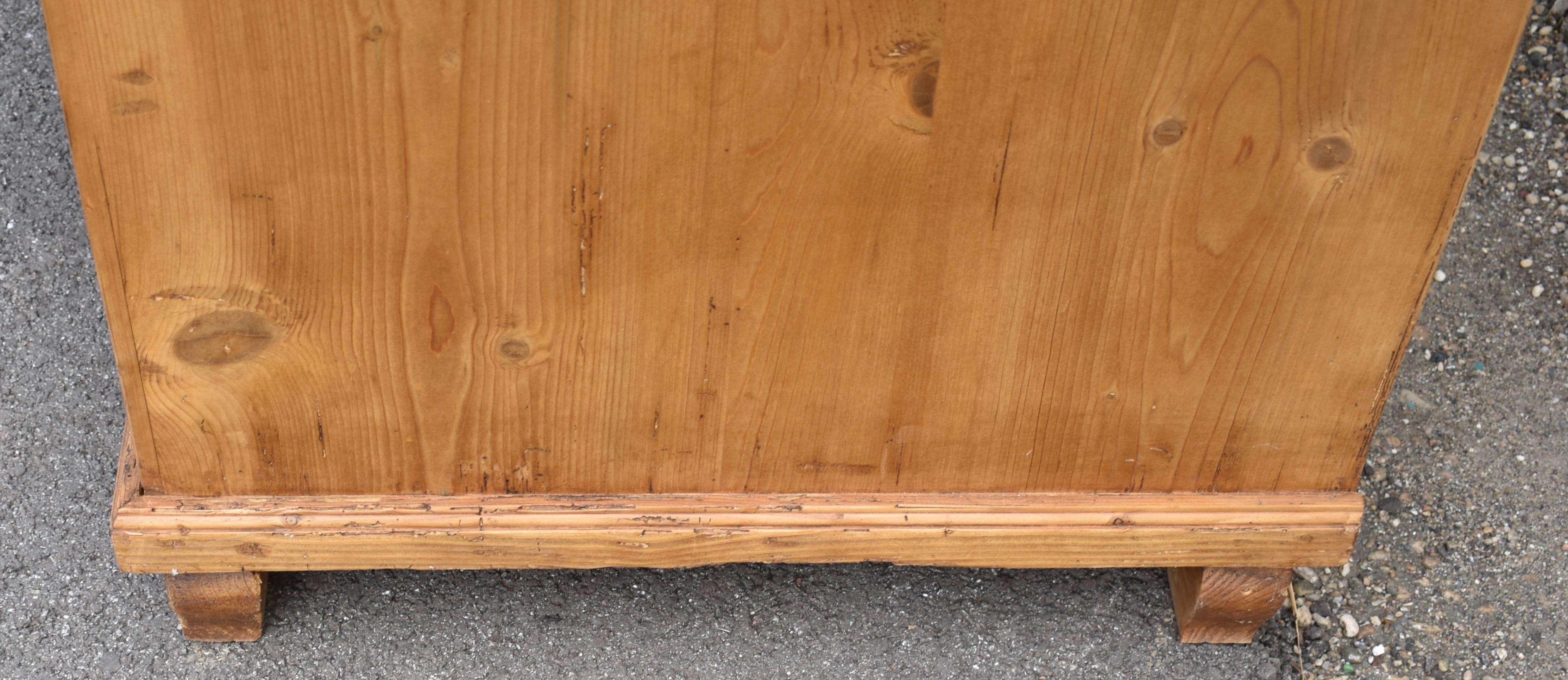 Long Pine Chest of Three Drawers 10