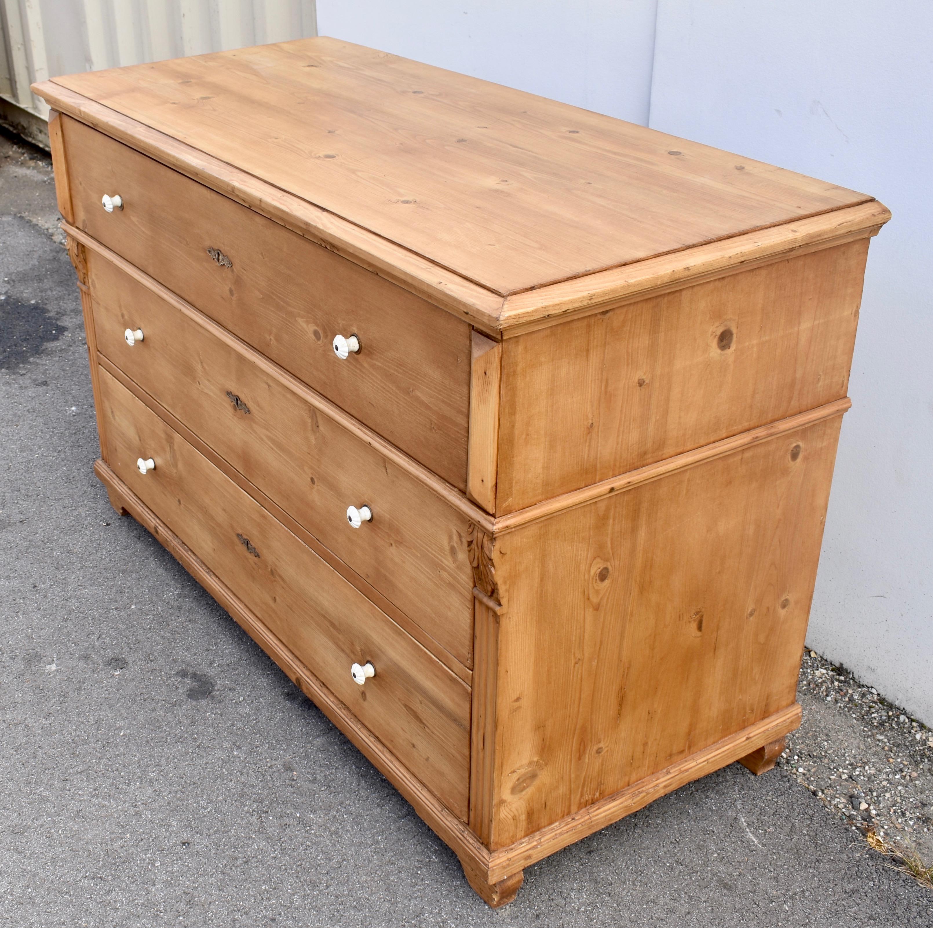 Long Pine Chest of Three Drawers In Good Condition In Baltimore, MD