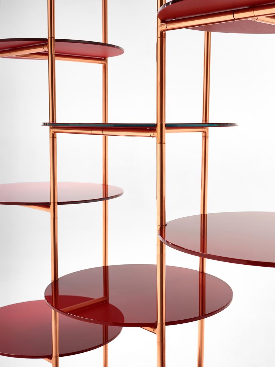 Italian 21st Century Modern Étagère With Copper Structure And Back-painted Glass Shelves For Sale