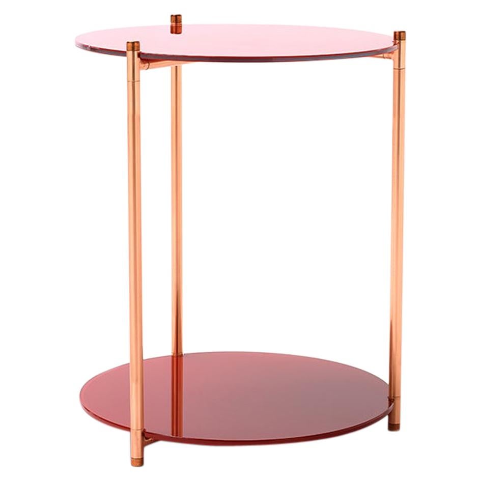 Table d'appoint moderne du 21e siècle avec base en cuivre et étagères en verre peintes à l'arrière