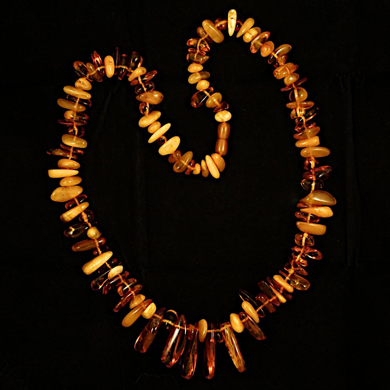 Long Polished Amber Graduated Bead Drop Necklace circa 1930s For Sale 2