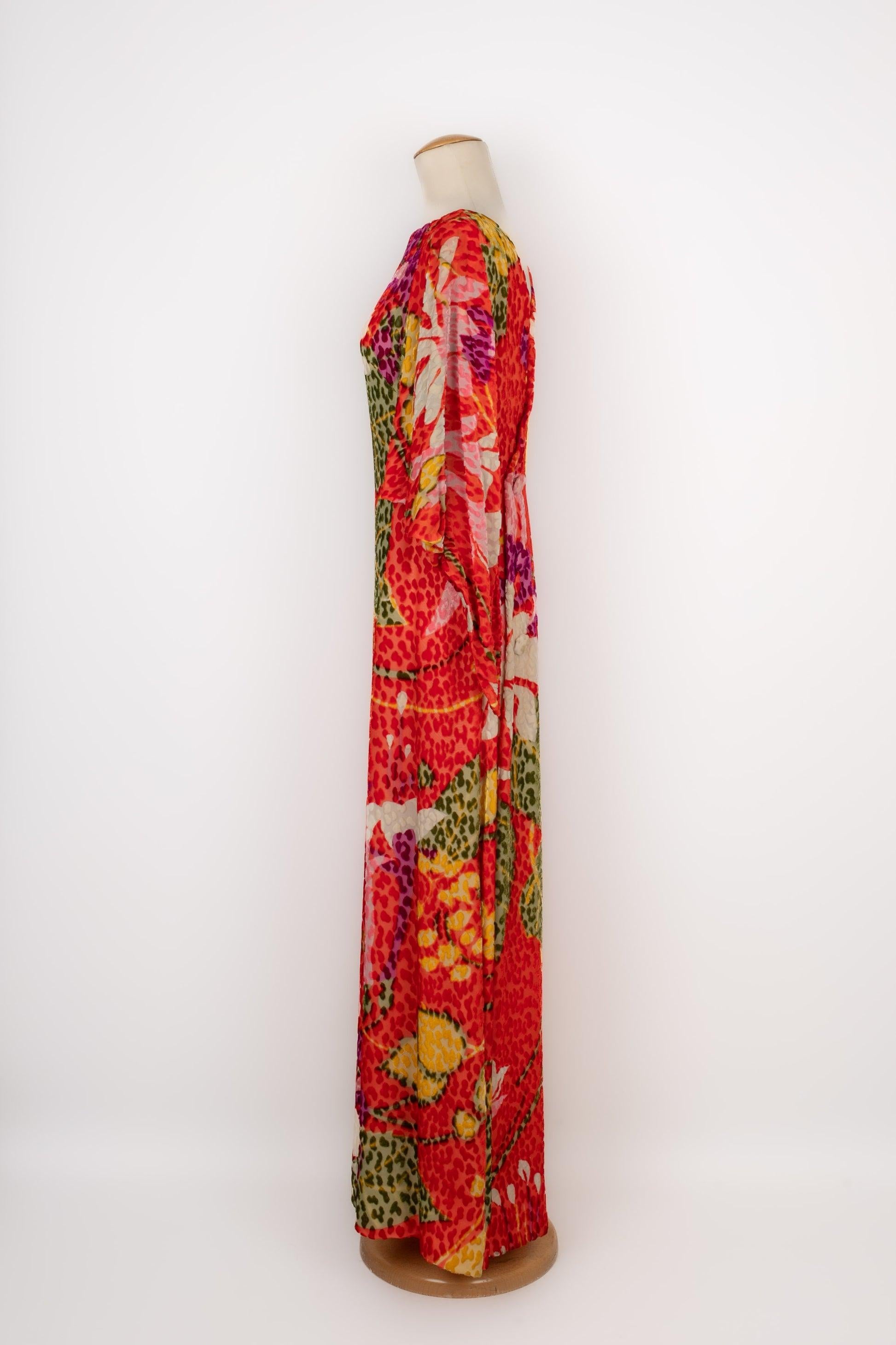 Robe longue en velours dévoré polychrome, 1970 Excellent état - En vente à SAINT-OUEN-SUR-SEINE, FR