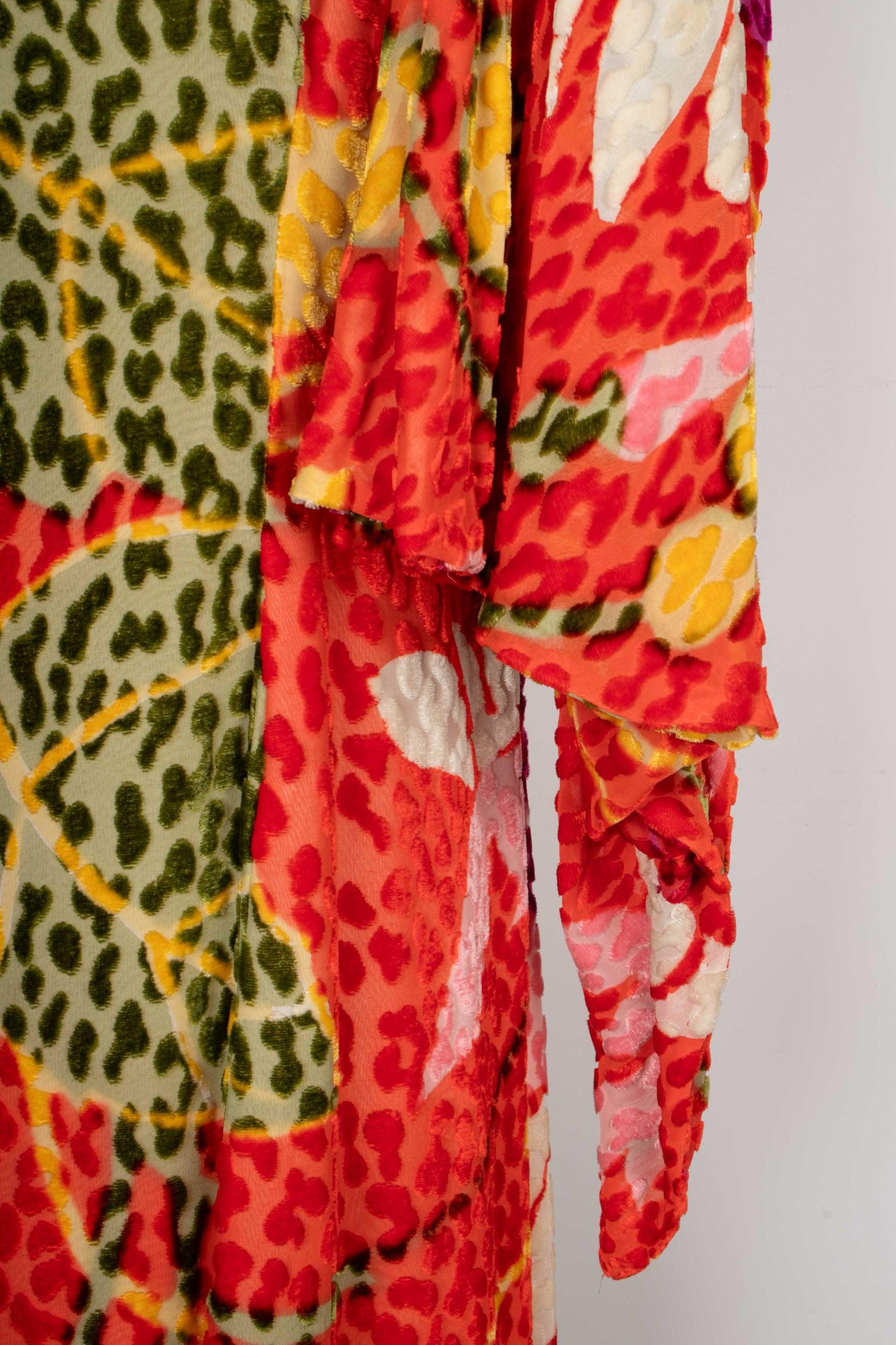 Robe longue en velours dévoré polychrome, 1970 en vente 1