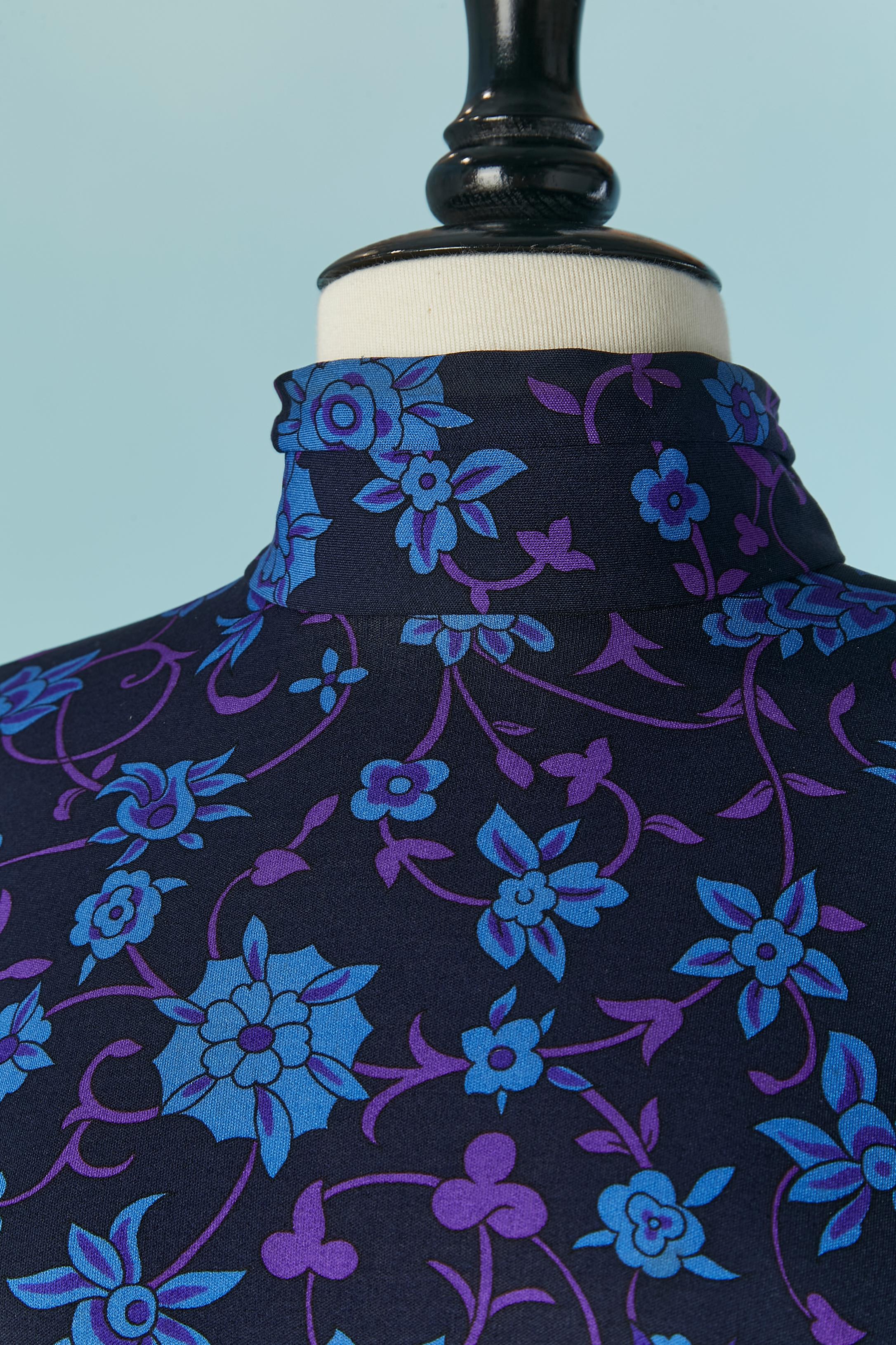 Long printed silk jersey dress. Fabric button and buttonhole closure on the top middle back 
SIZE M
