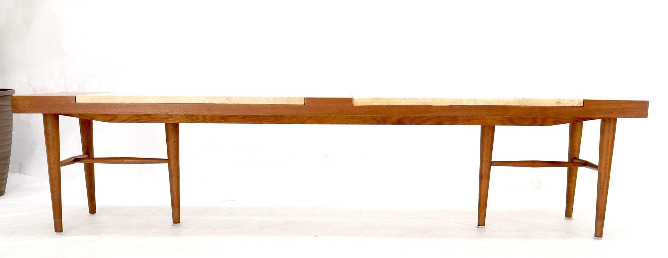 Américain Table basse longue rectangulaire en noyer avec deux inserts en travertin en vente