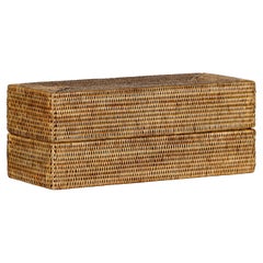 Caja rectangular larga de ratán tejido con tapa para almacenaje decorativo de estilo rústico