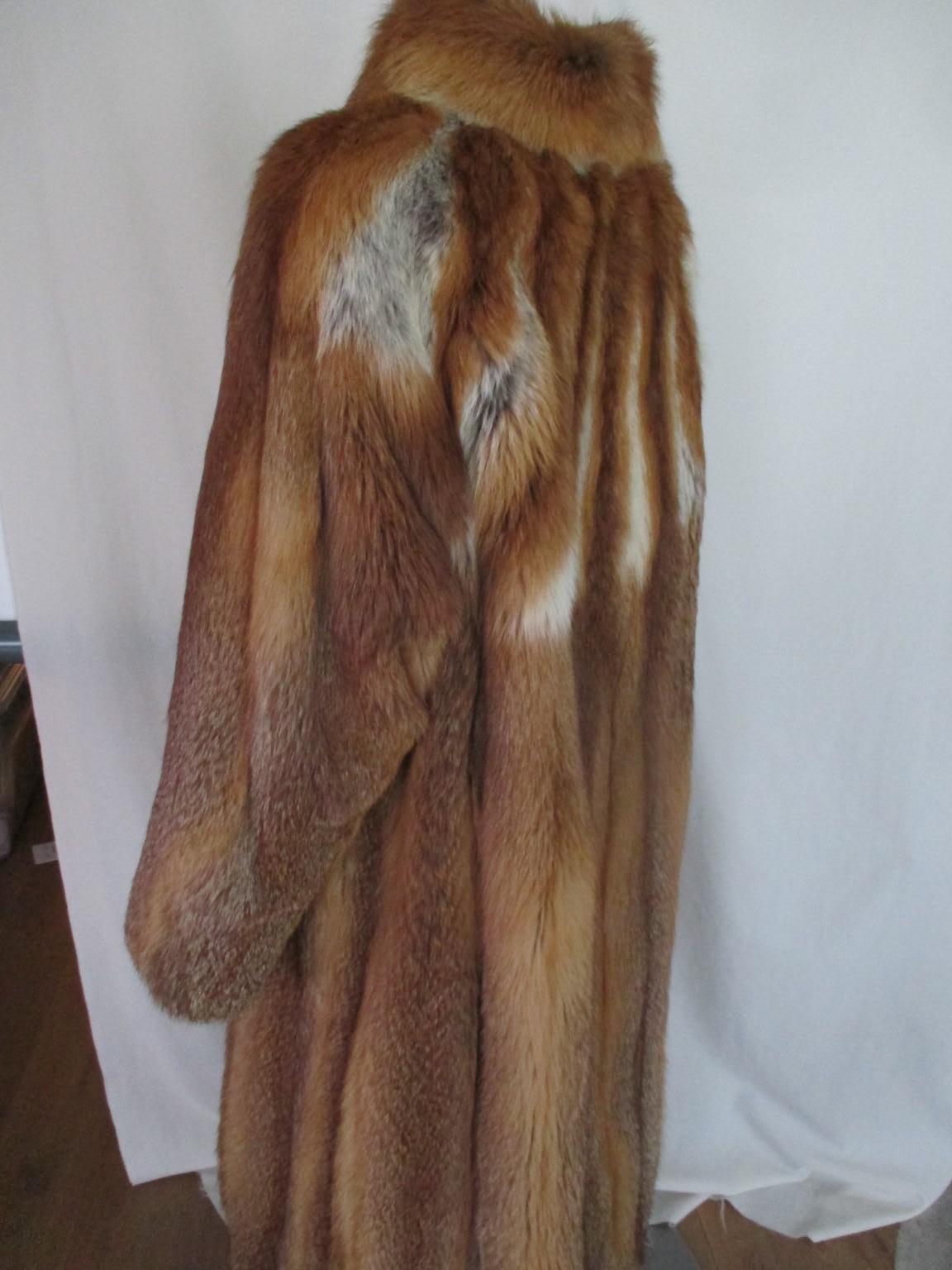 Manteau long en fourrure de renard rouge Bon état - En vente à Amsterdam, NL