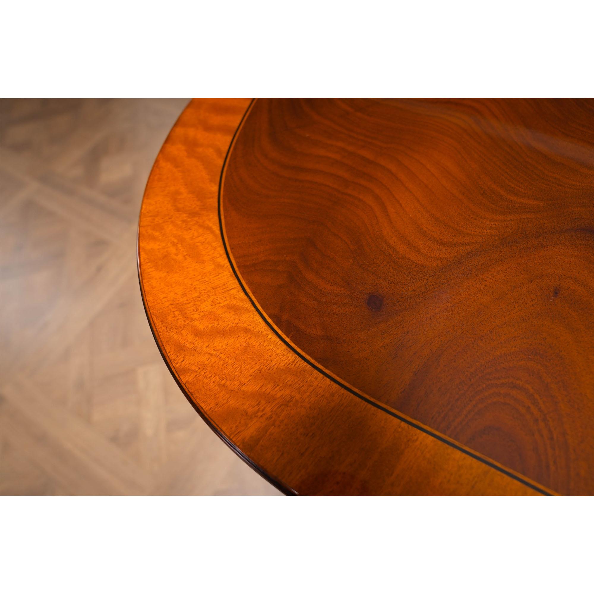 Longue table de salle à manger Regency en acajou en vente 4