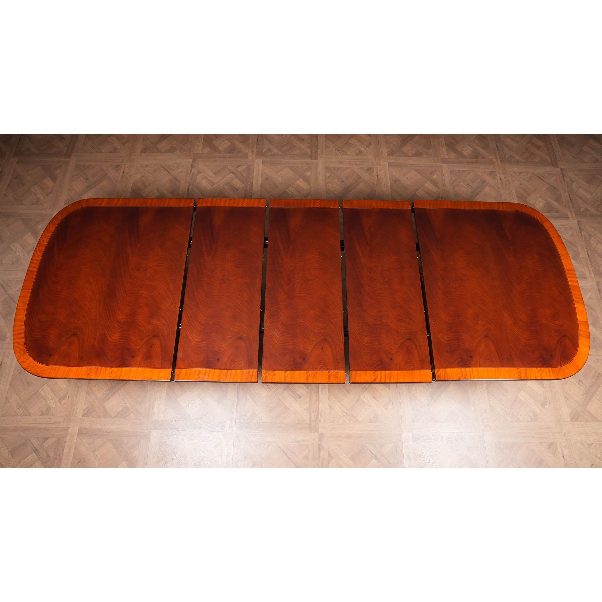 Longue table de salle à manger Regency en acajou en vente 2