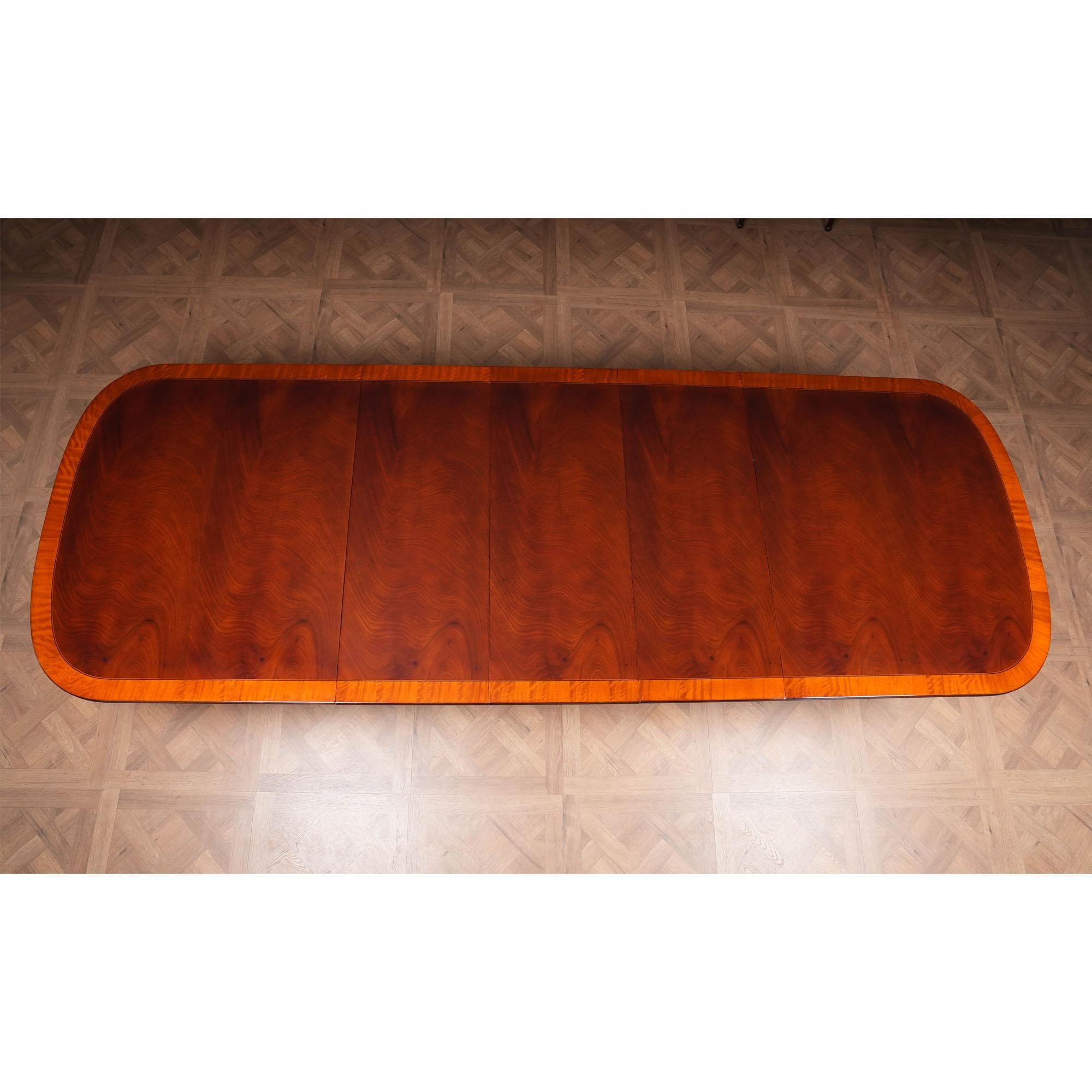 Longue table de salle à manger Regency en acajou en vente 3