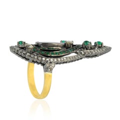 Bague longue en or et argent 18 carats avec émeraudes, opales et diamants pavés