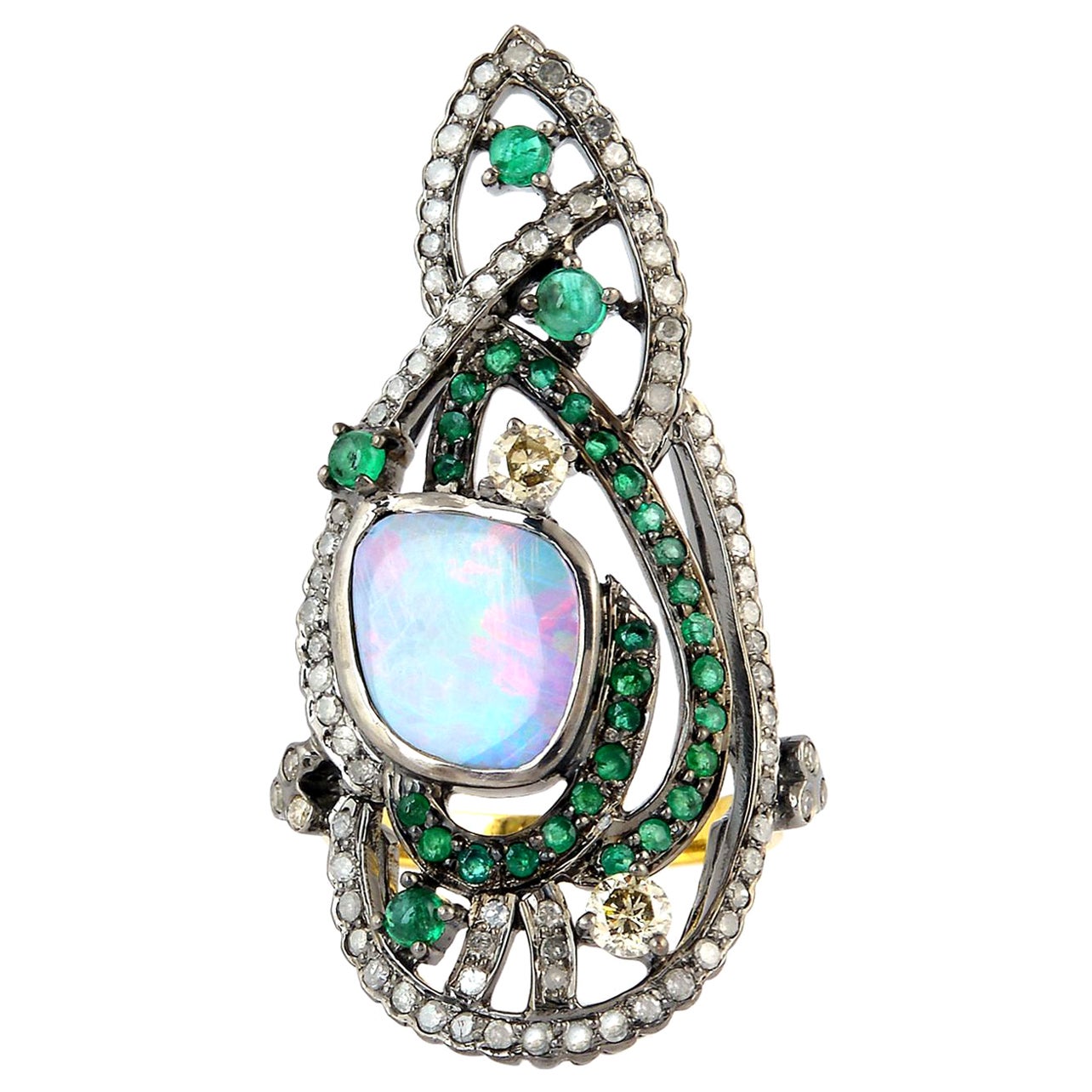 Anello lungo con smeraldo, opale e pavé di diamanti in oro e argento 18k
