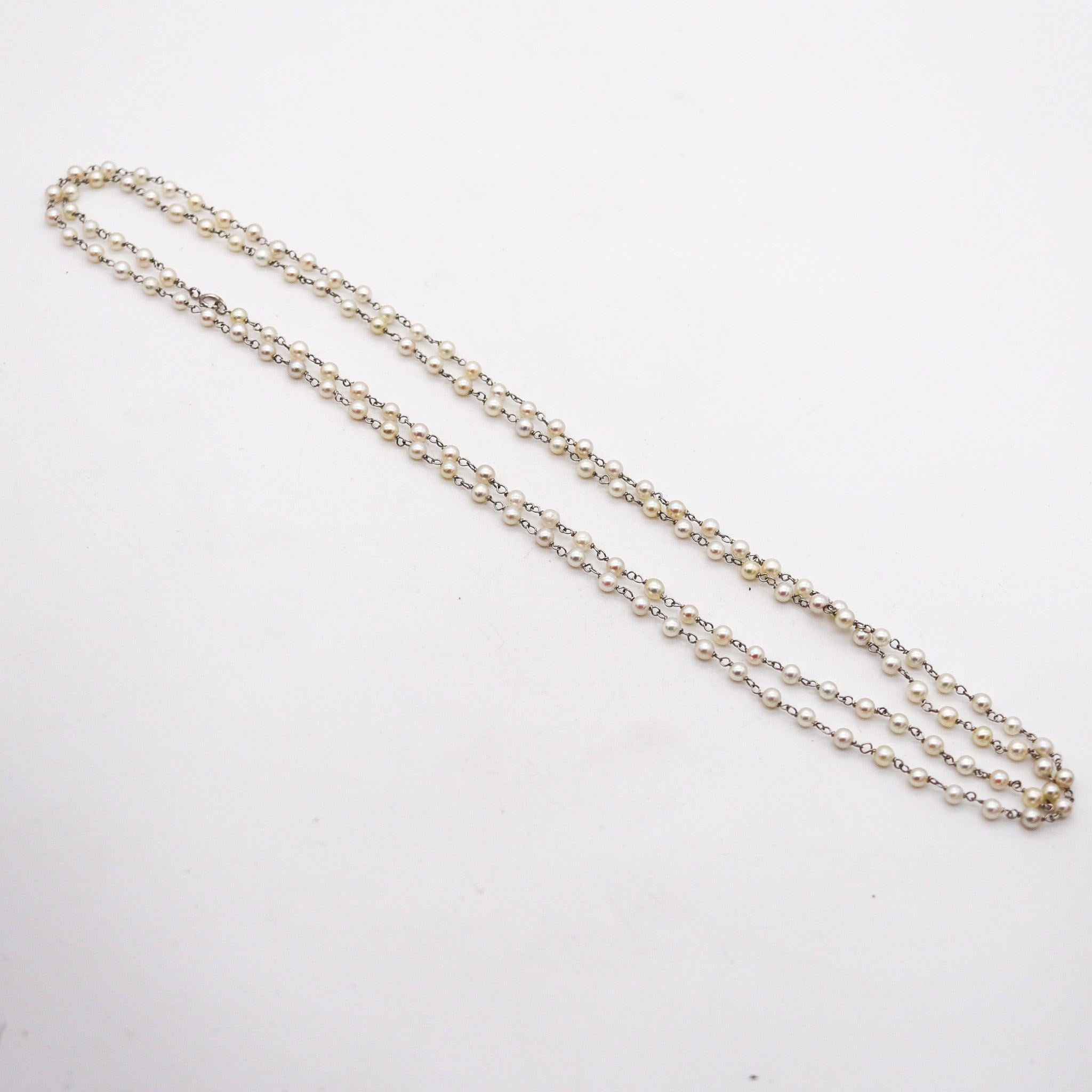 LONG SAUTOIR Vintage Necklace In Platinum with Graduated White Pearls For Sale 1