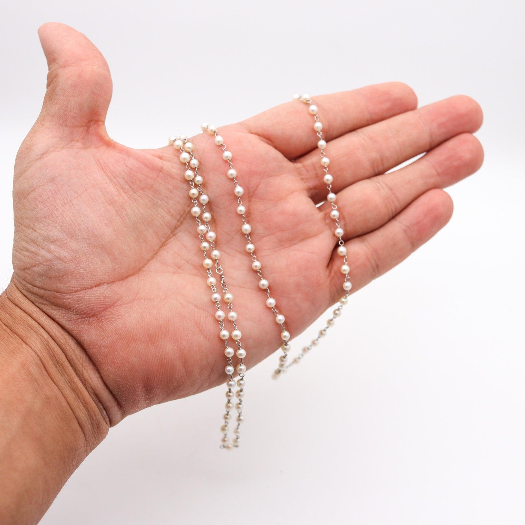 LONG SAUTOIR Vintage Necklace In Platinum with Graduated White Pearls For Sale 3