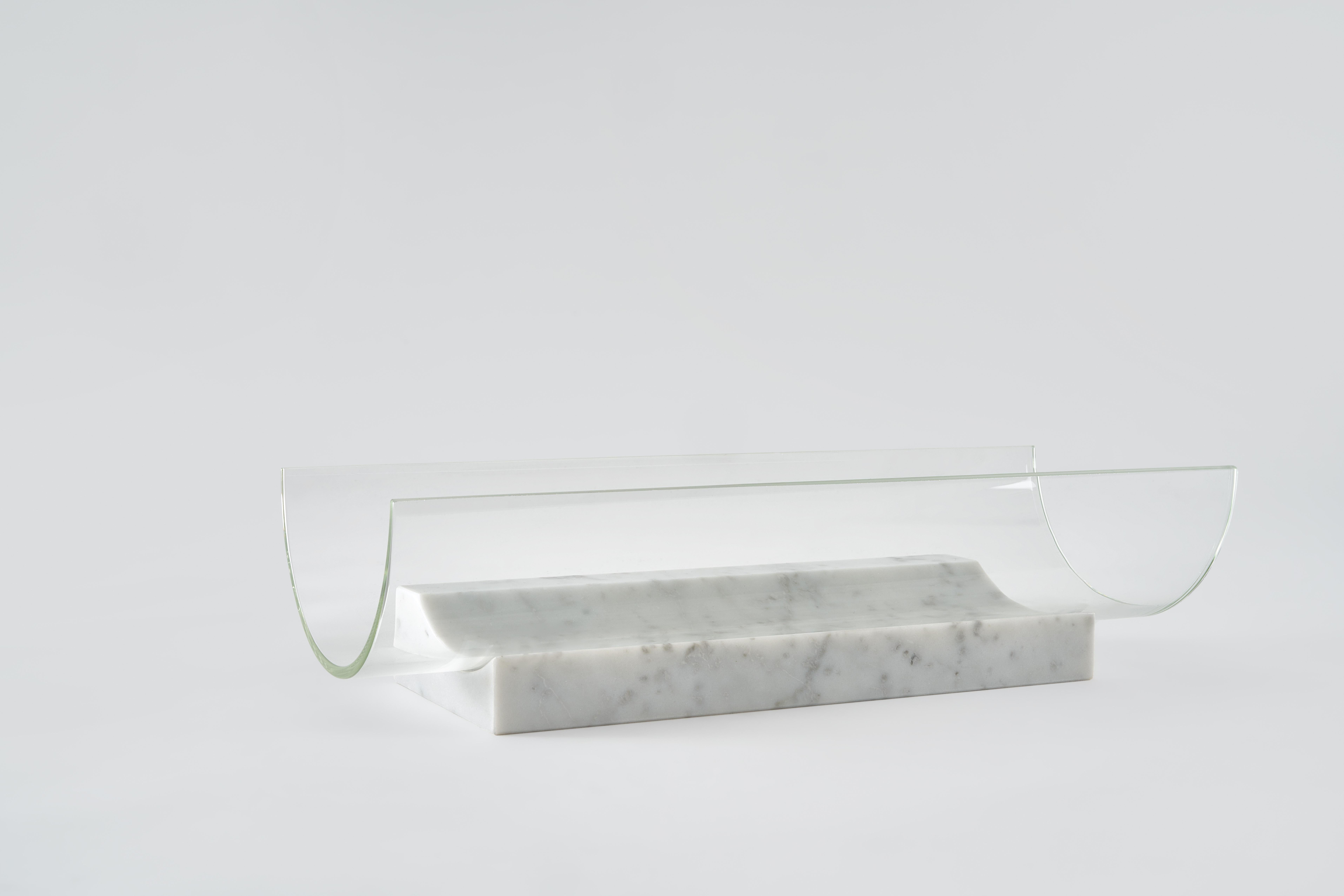 Long Segno bowl - Giorgio Bonaguro.
Dimensions: D 38 x W 15 x H 11 cm.
Materials: white carrara marble, glass.

A collection that was born from the desire to recover marble processing waste: small portions of slabs with different thickness,