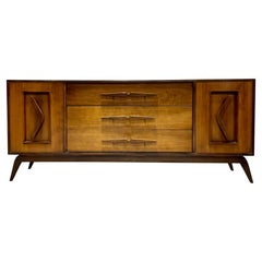 Lange + Sexy Mid-Century Modern Sculpted Dresser / Sideboard, ca. 1960er Jahre