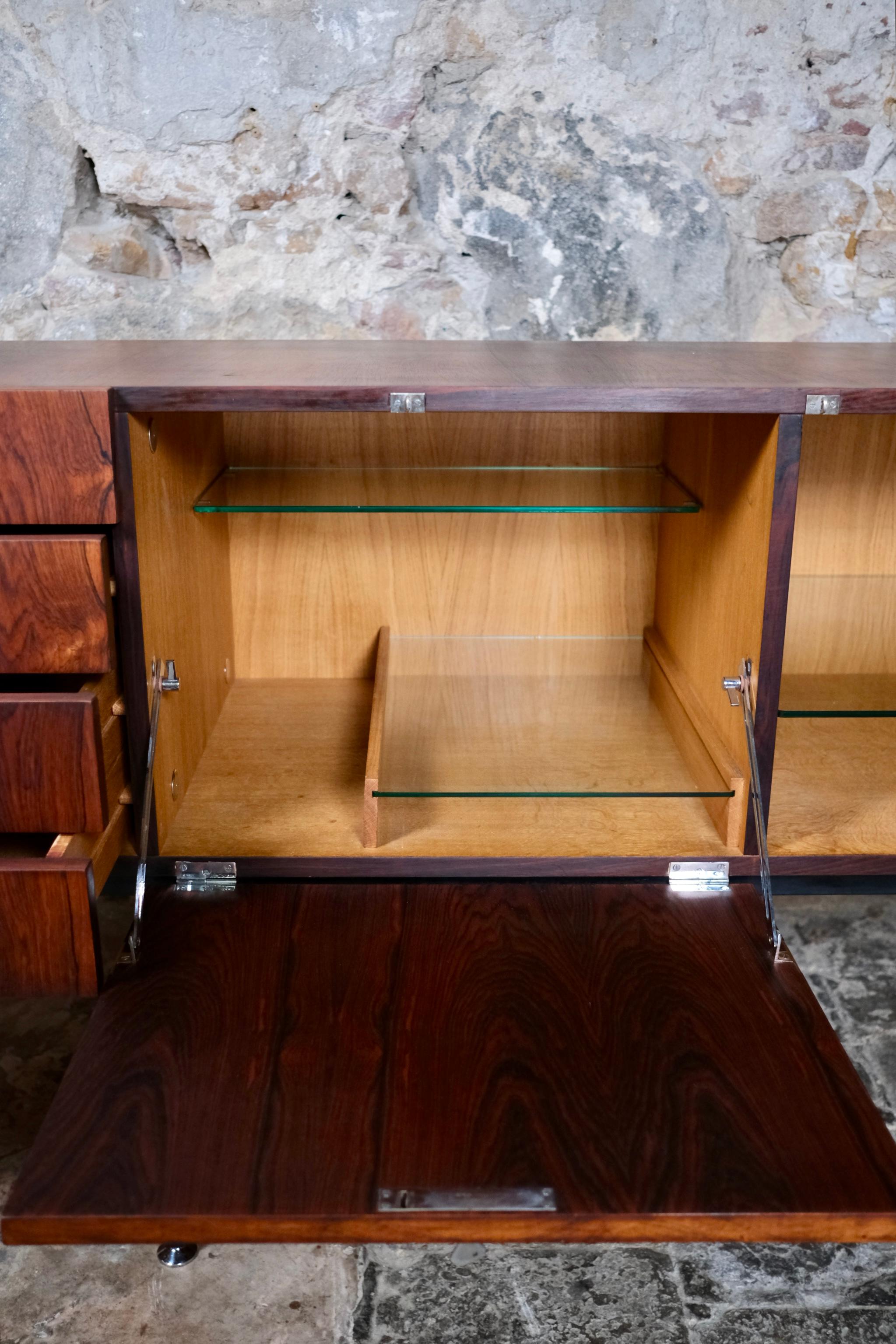 Langes Sideboard Modell 816 von Alain Richard für Meubles TV, Frankreich, 1960er Jahre im Angebot 4