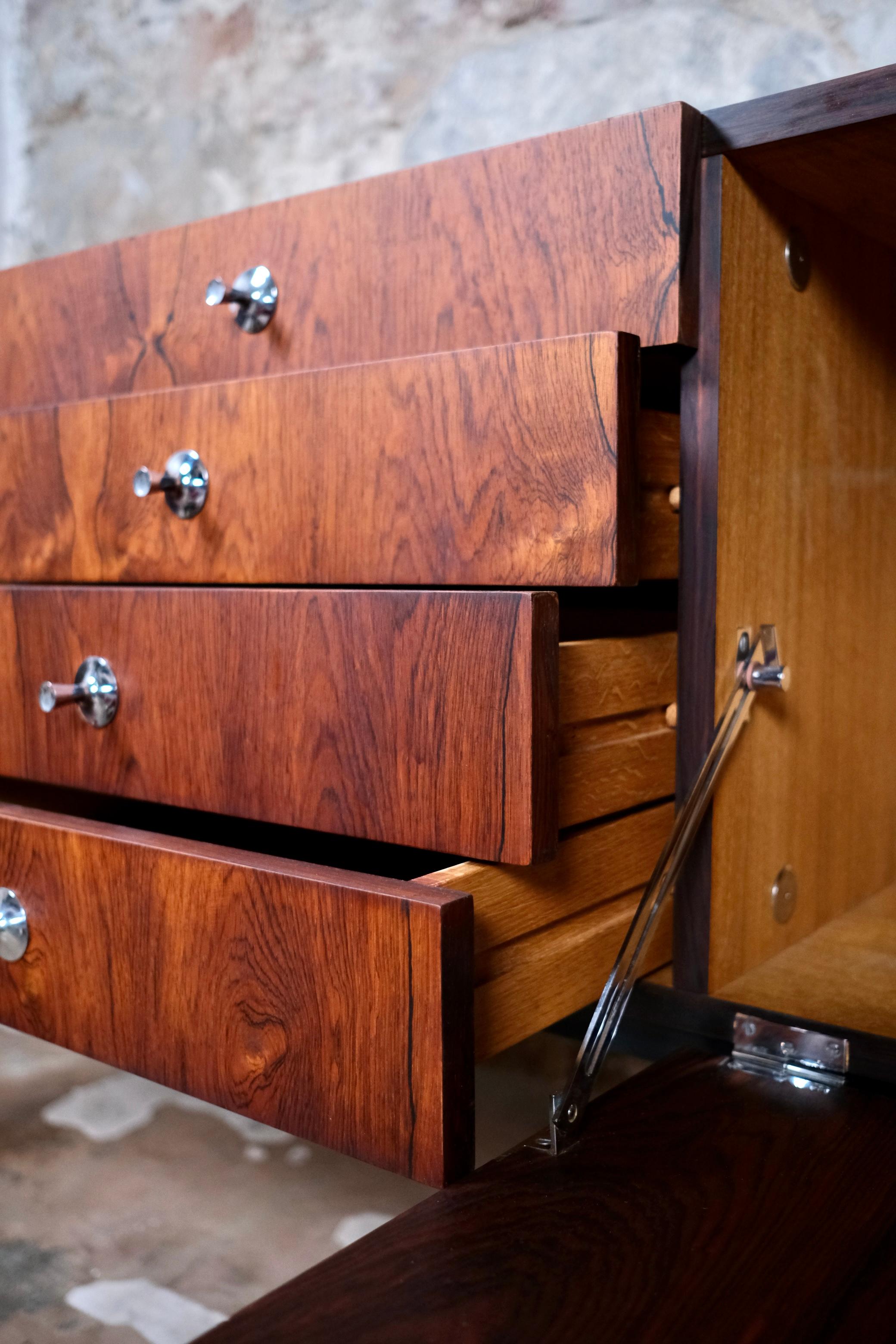Langes Sideboard Modell 816 von Alain Richard für Meubles TV, Frankreich, 1960er Jahre im Angebot 5