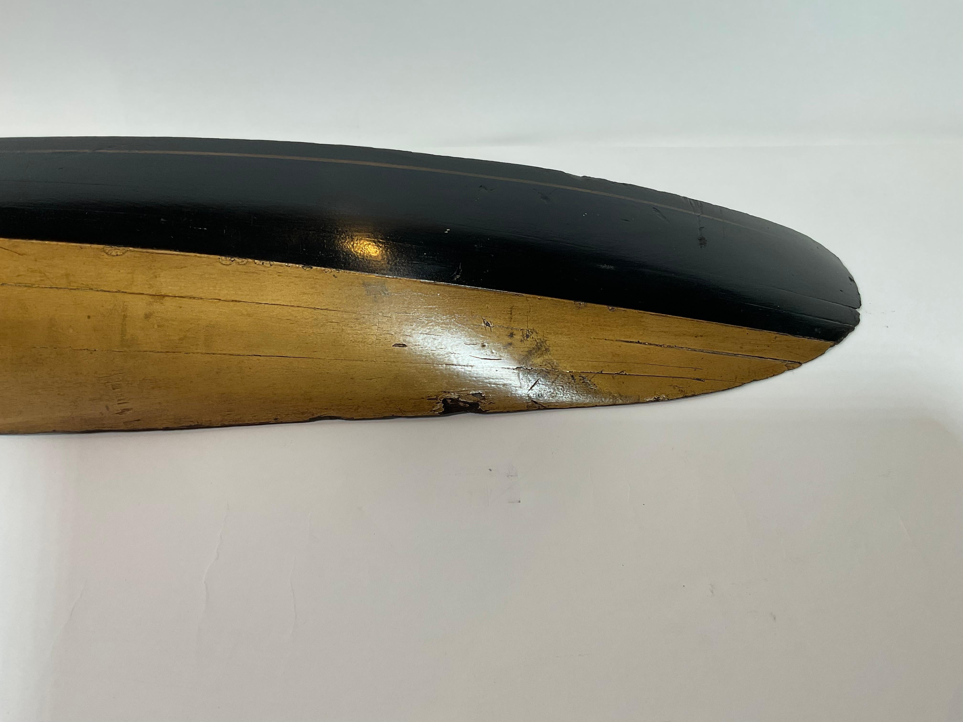 Bois Long Sleek Builders Half Model of a Motor Yacht en vente