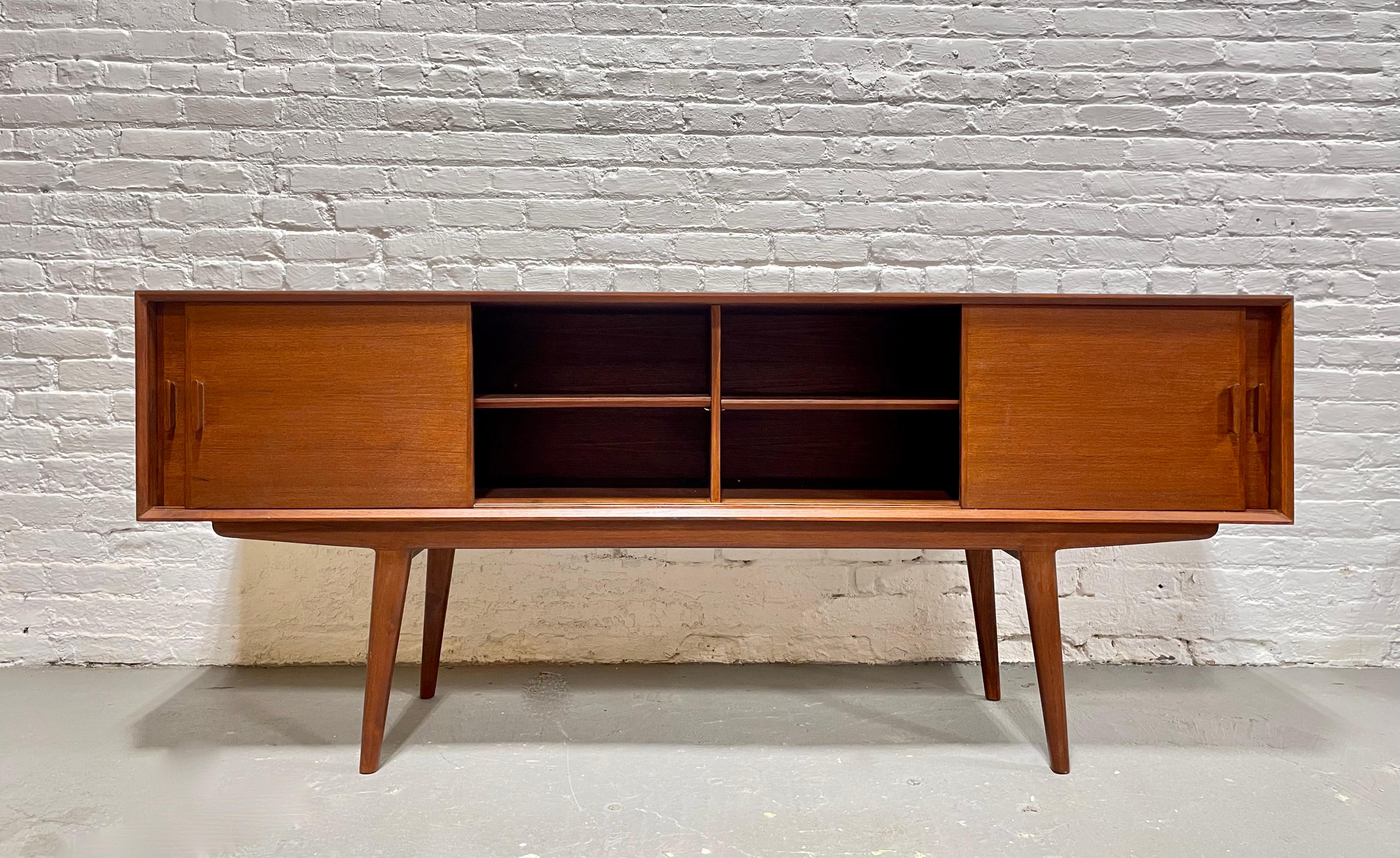 LONG + Sleek Handmade Mid Century MODERN styled CREDENZA media stand In New Condition For Sale In Weehawken, NJ