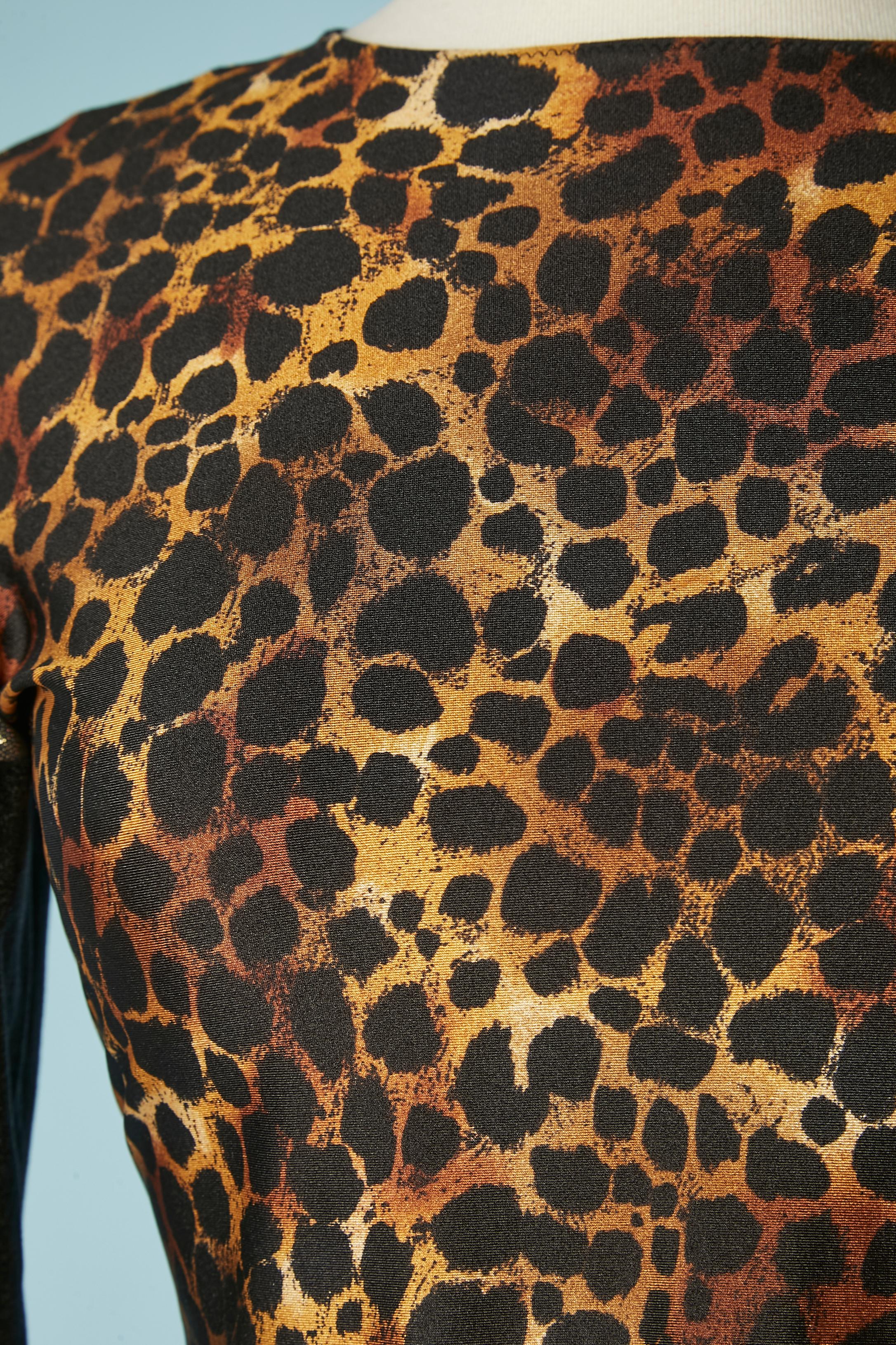 Langärmeliges Teehemd mit Leopardenmuster und Samt und Jersey Christian Lacroix  im Zustand „Hervorragend“ im Angebot in Saint-Ouen-Sur-Seine, FR