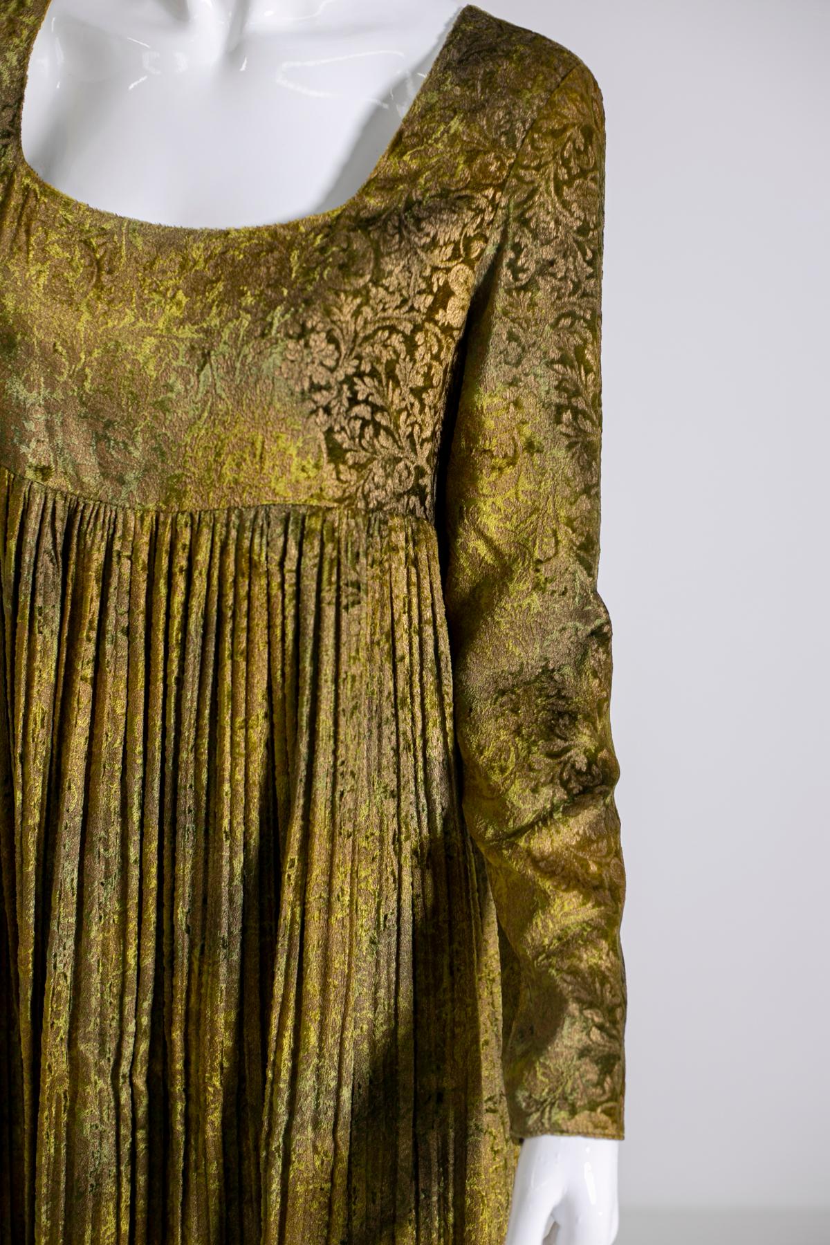 Langärmeliges Damenkleid aus olivgrünem Satin von Alberta Ferretti im Angebot 2