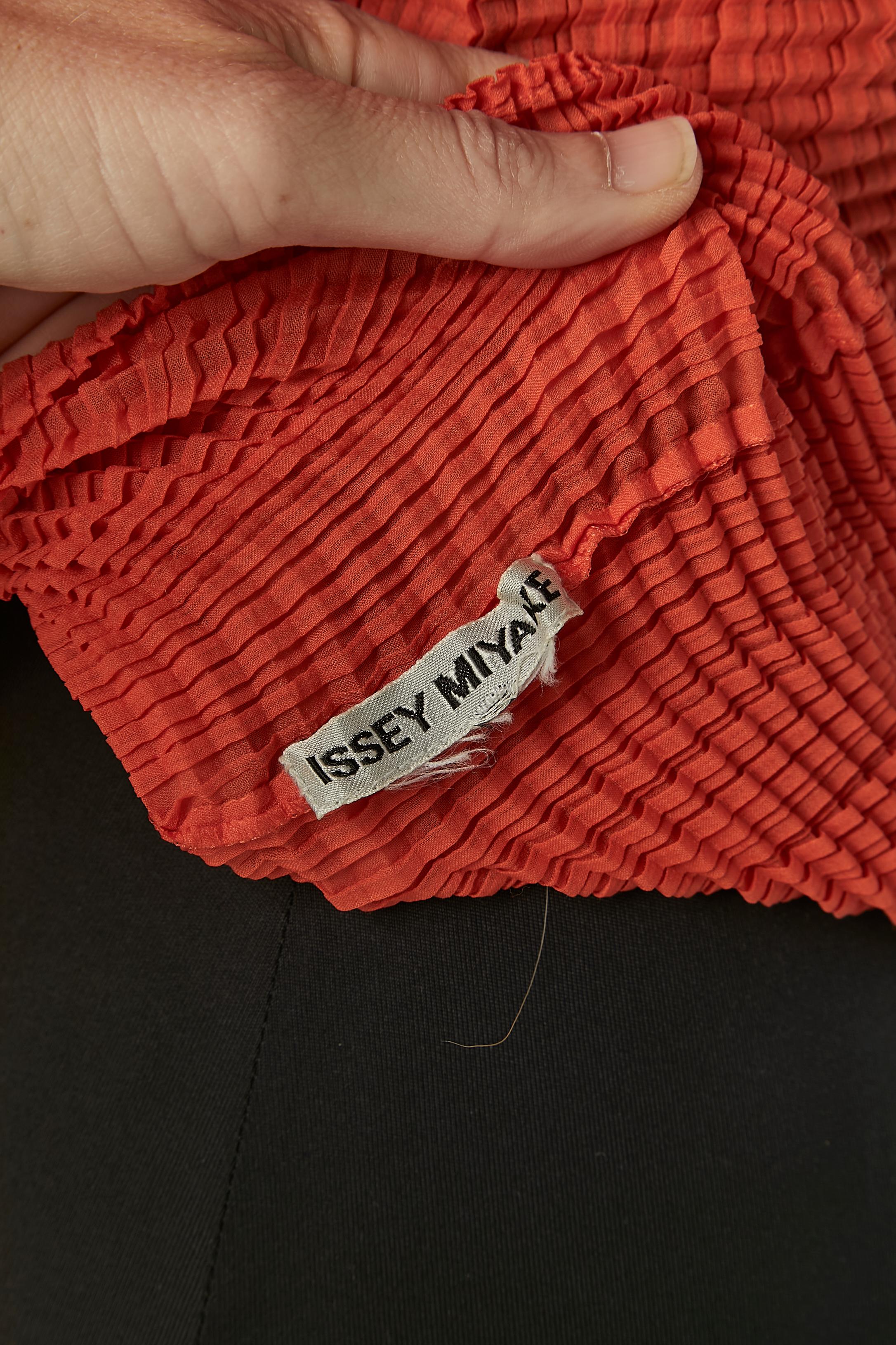 Top a maniche lunghe a pieghe Issey Miyake in vendita 1