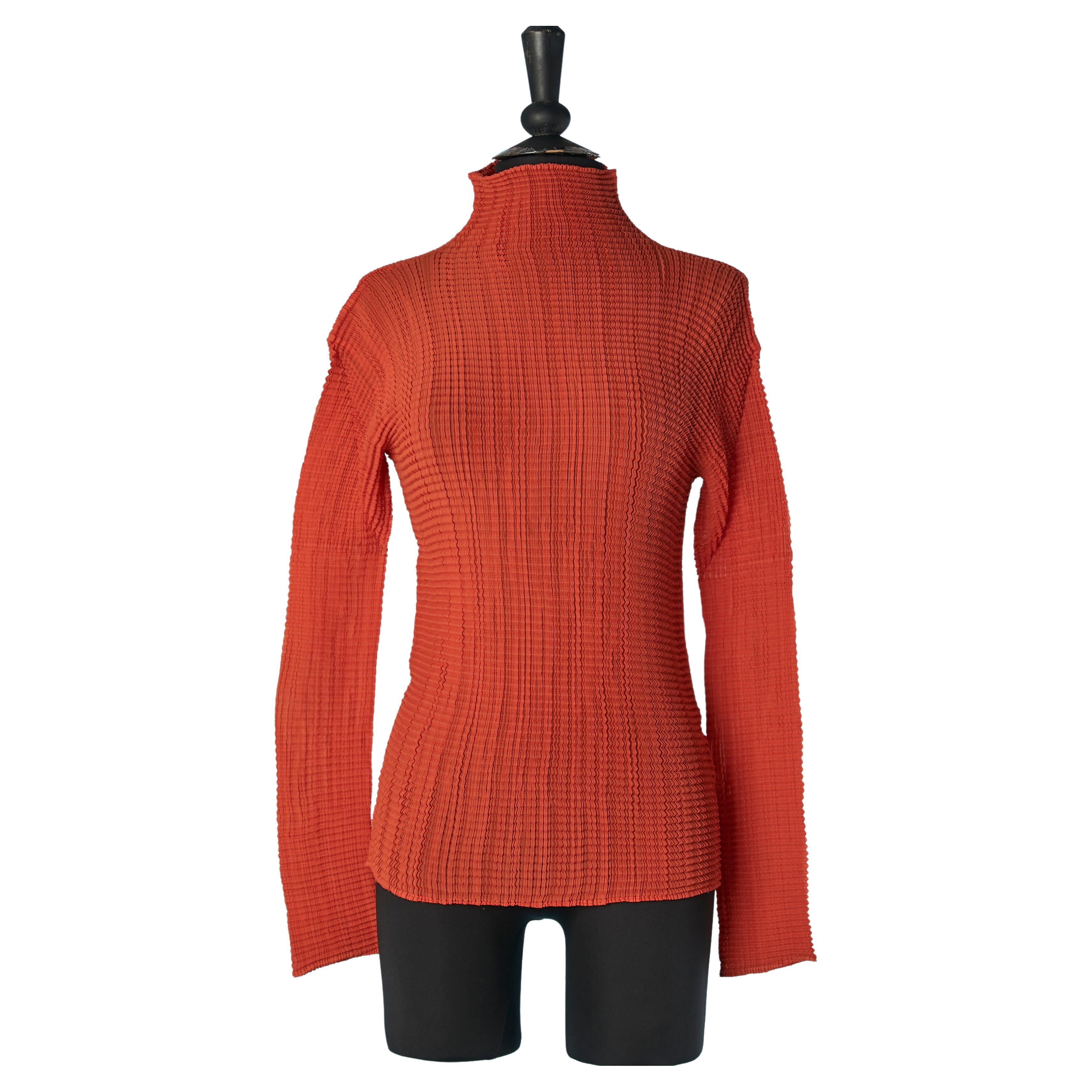 Top a maniche lunghe a pieghe Issey Miyake in vendita
