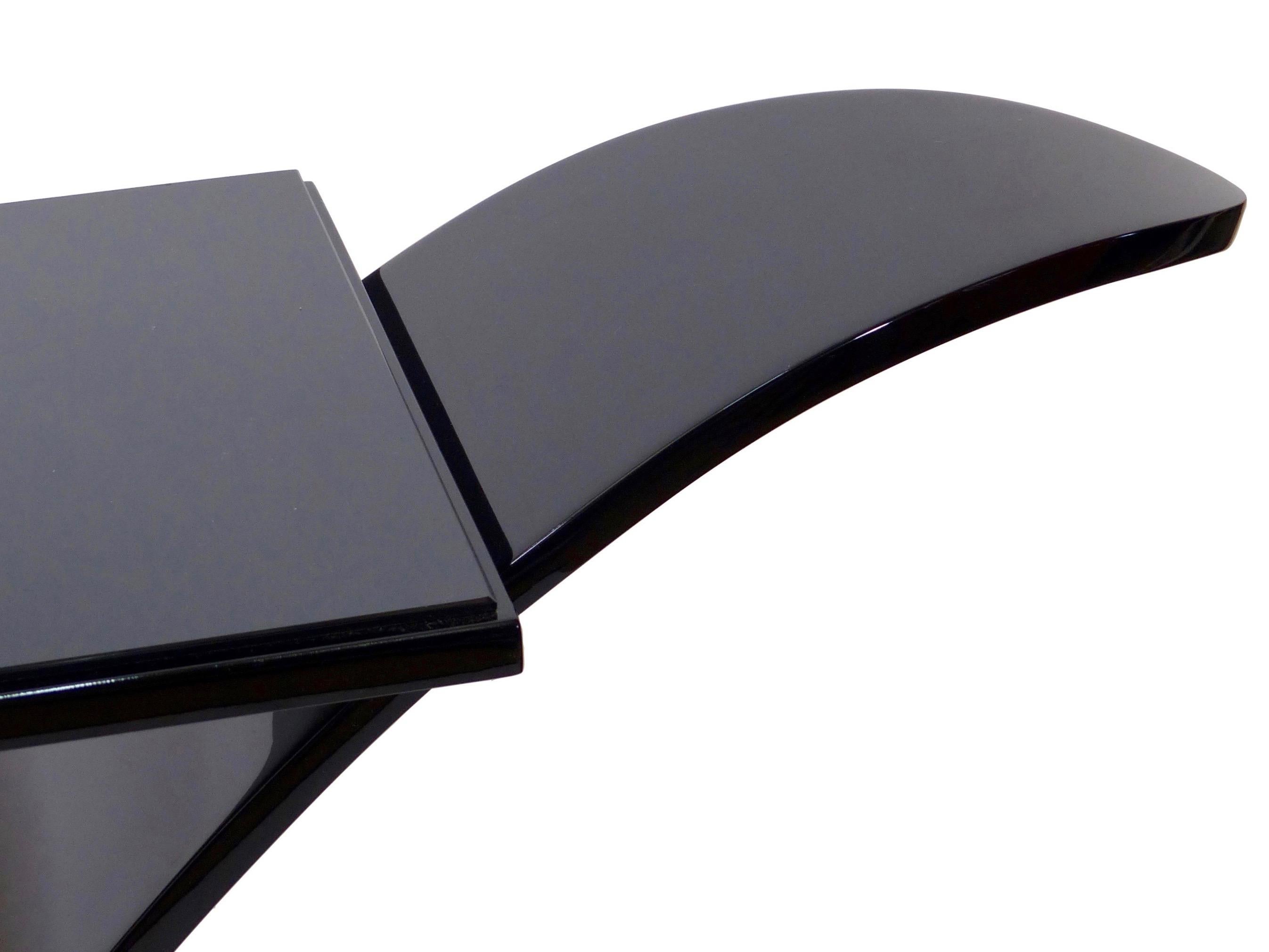 Noirci Table console longue et mince de style Art Déco en laque de piano noire en vente